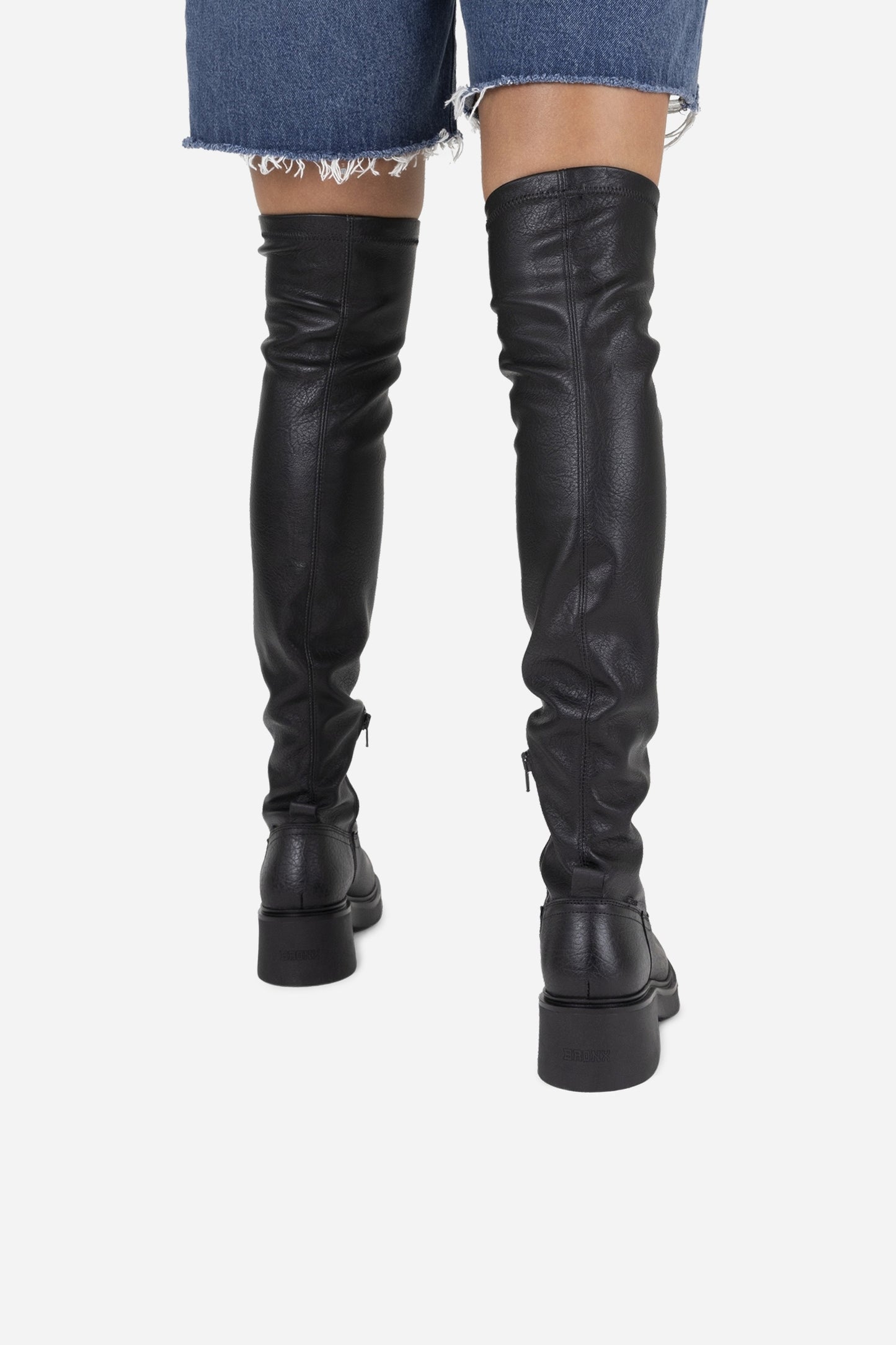 daff-ey | black