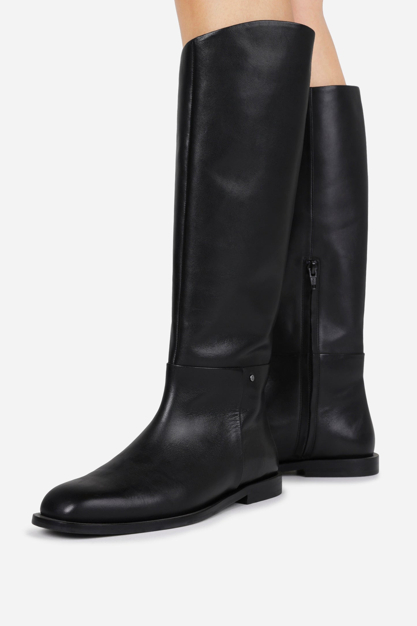 Kels-ie | black