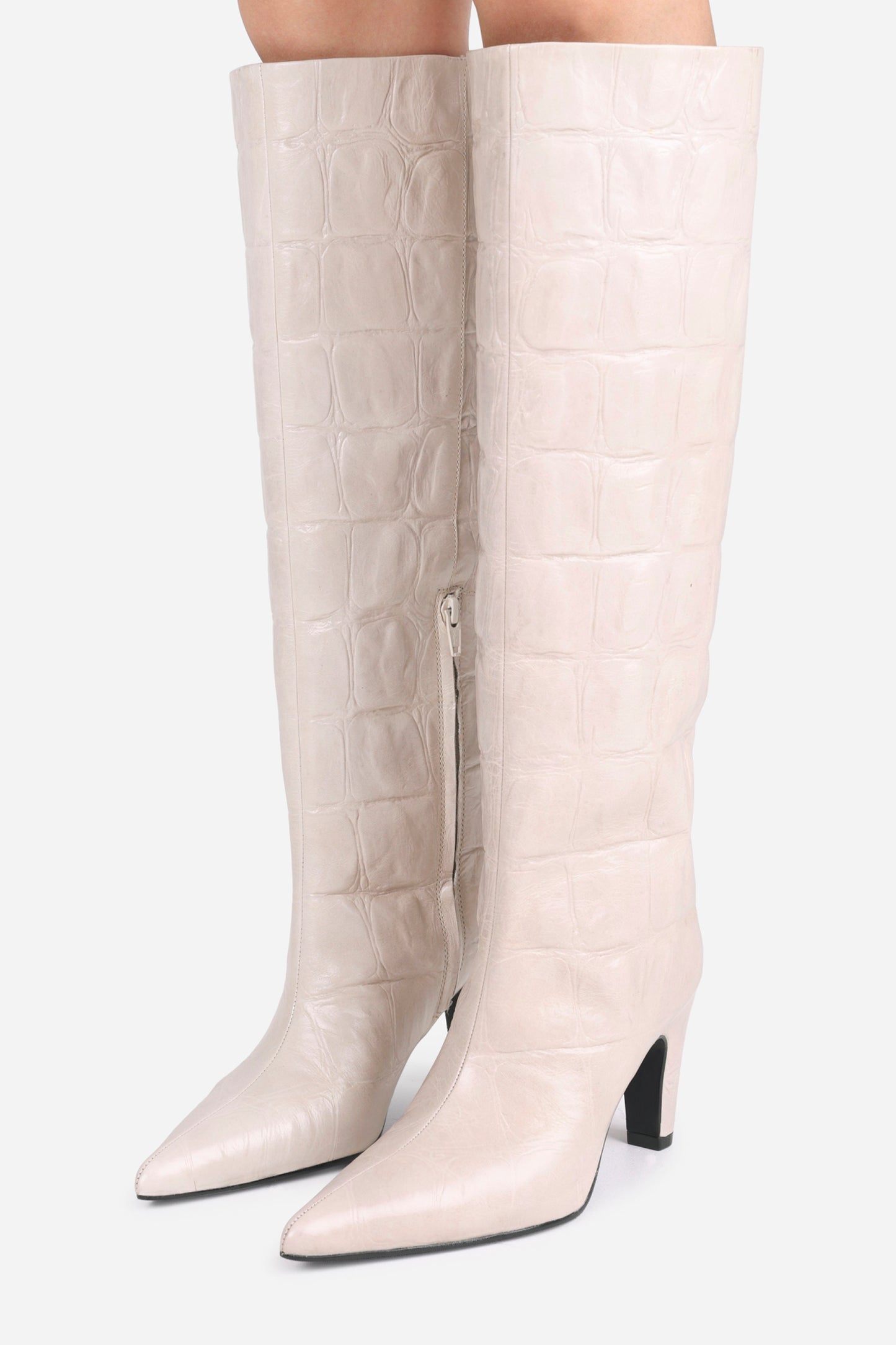 low-jadey | off white