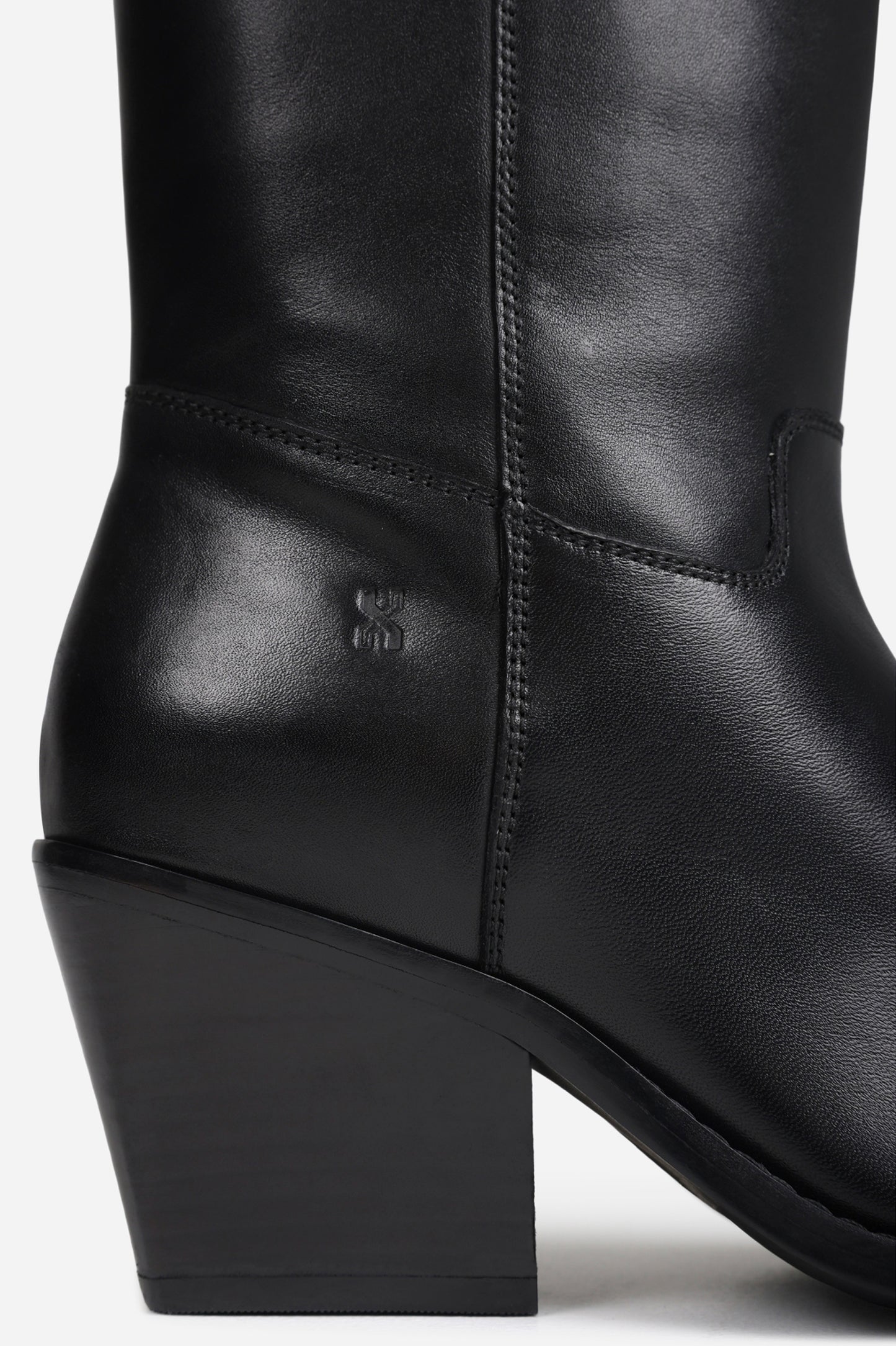 next-low-kole | black