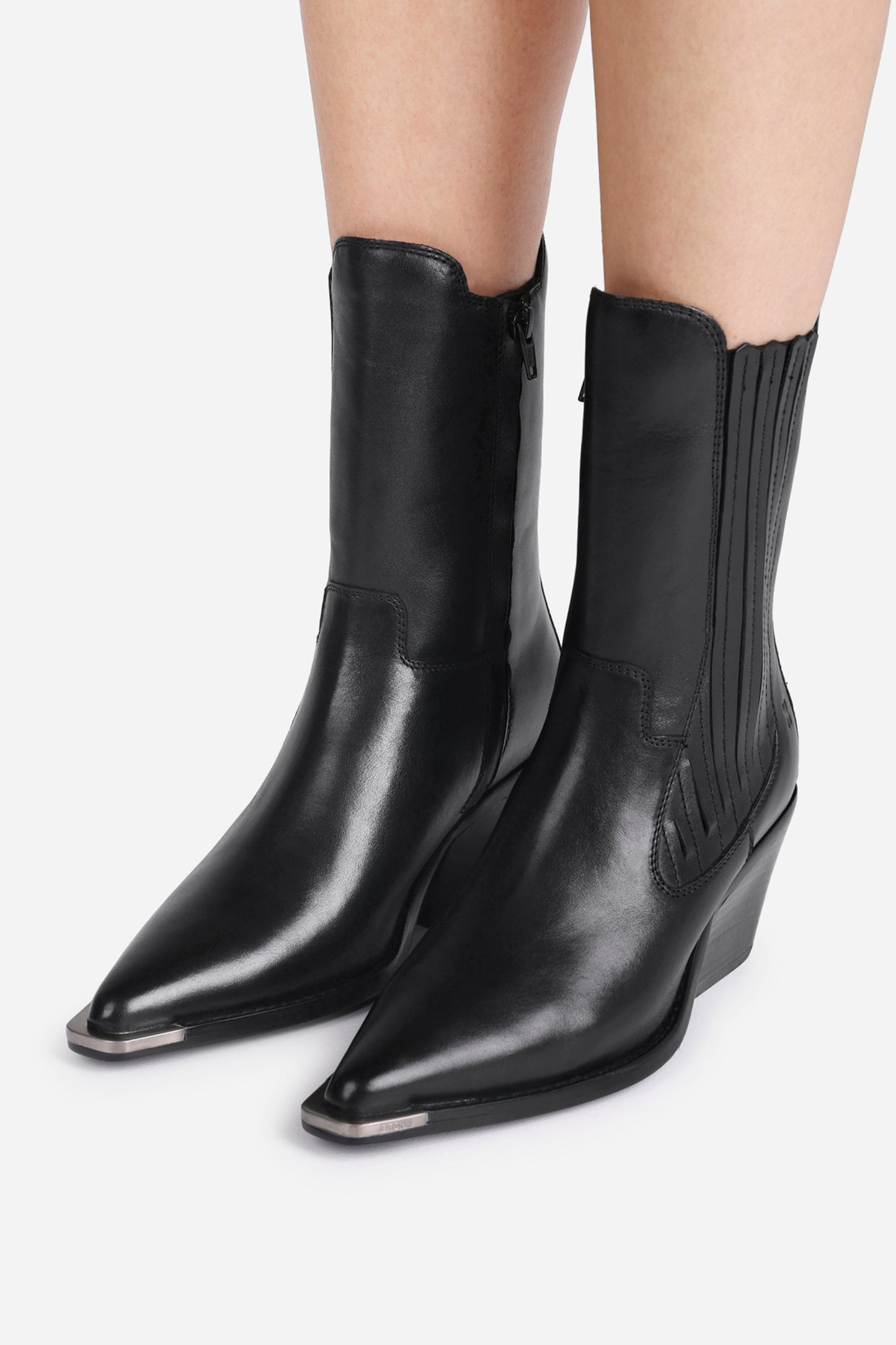 Next low kole | black