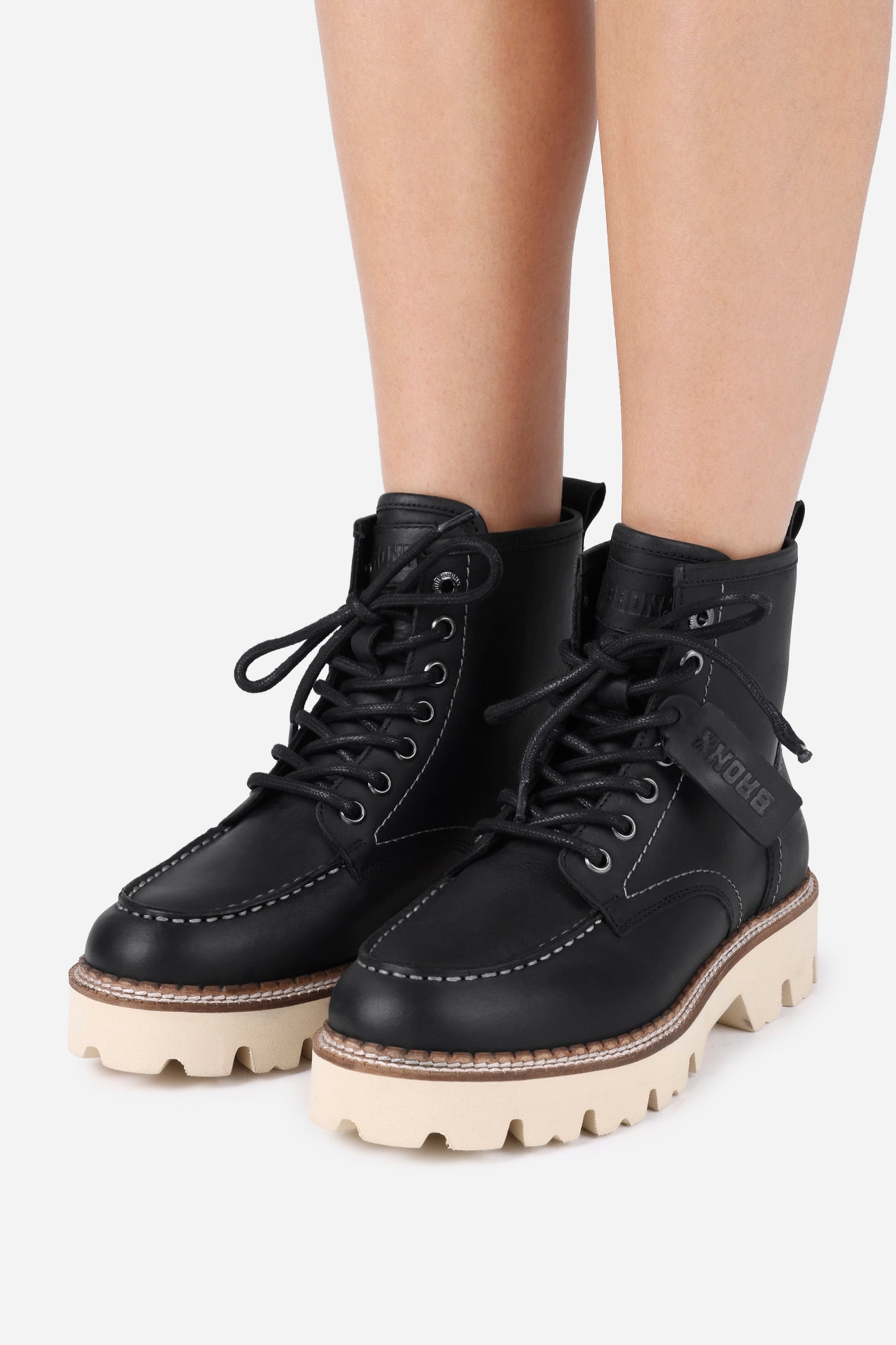reav-y | black/off white
