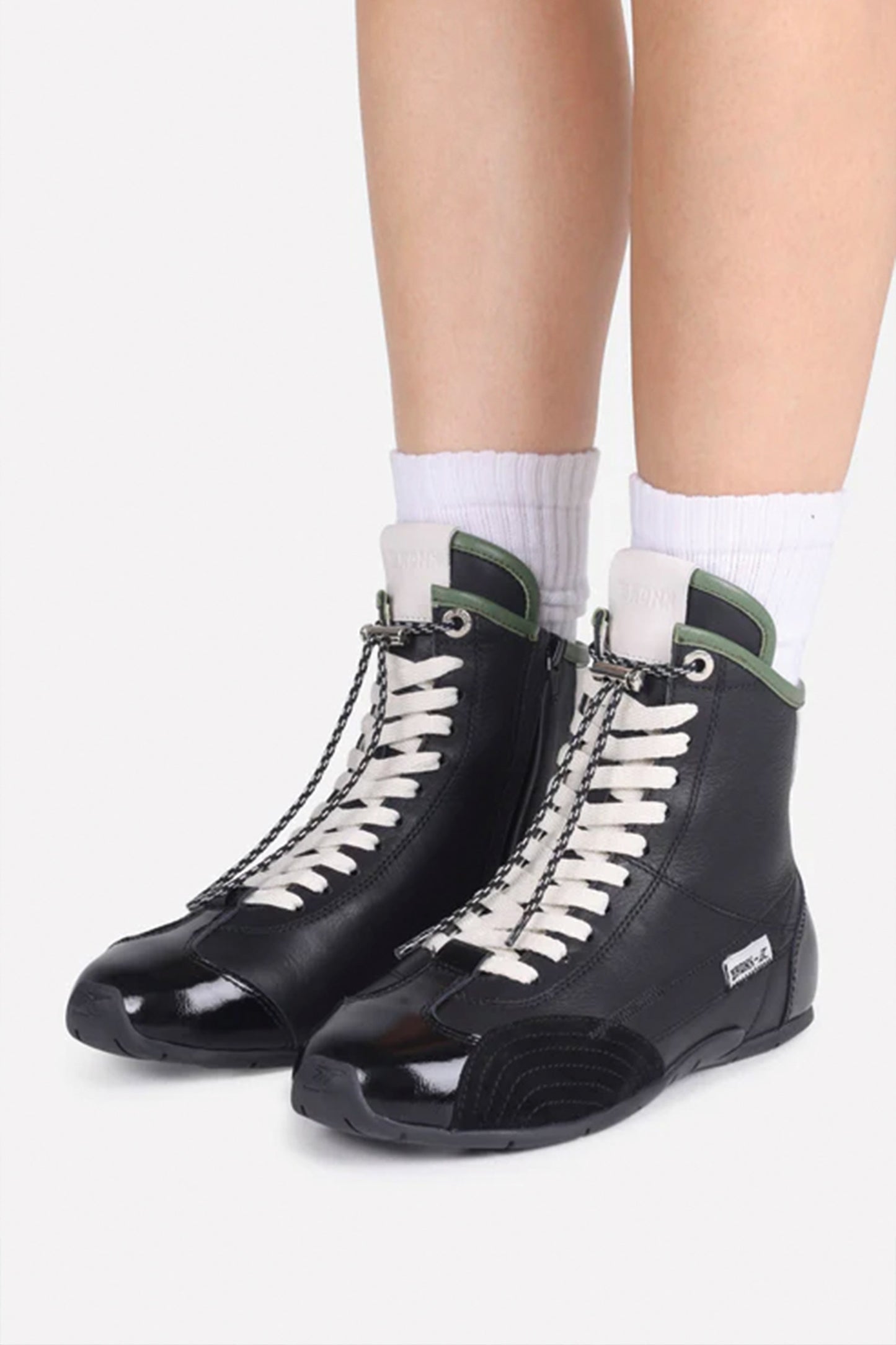 myr-aa | black/off white/green
