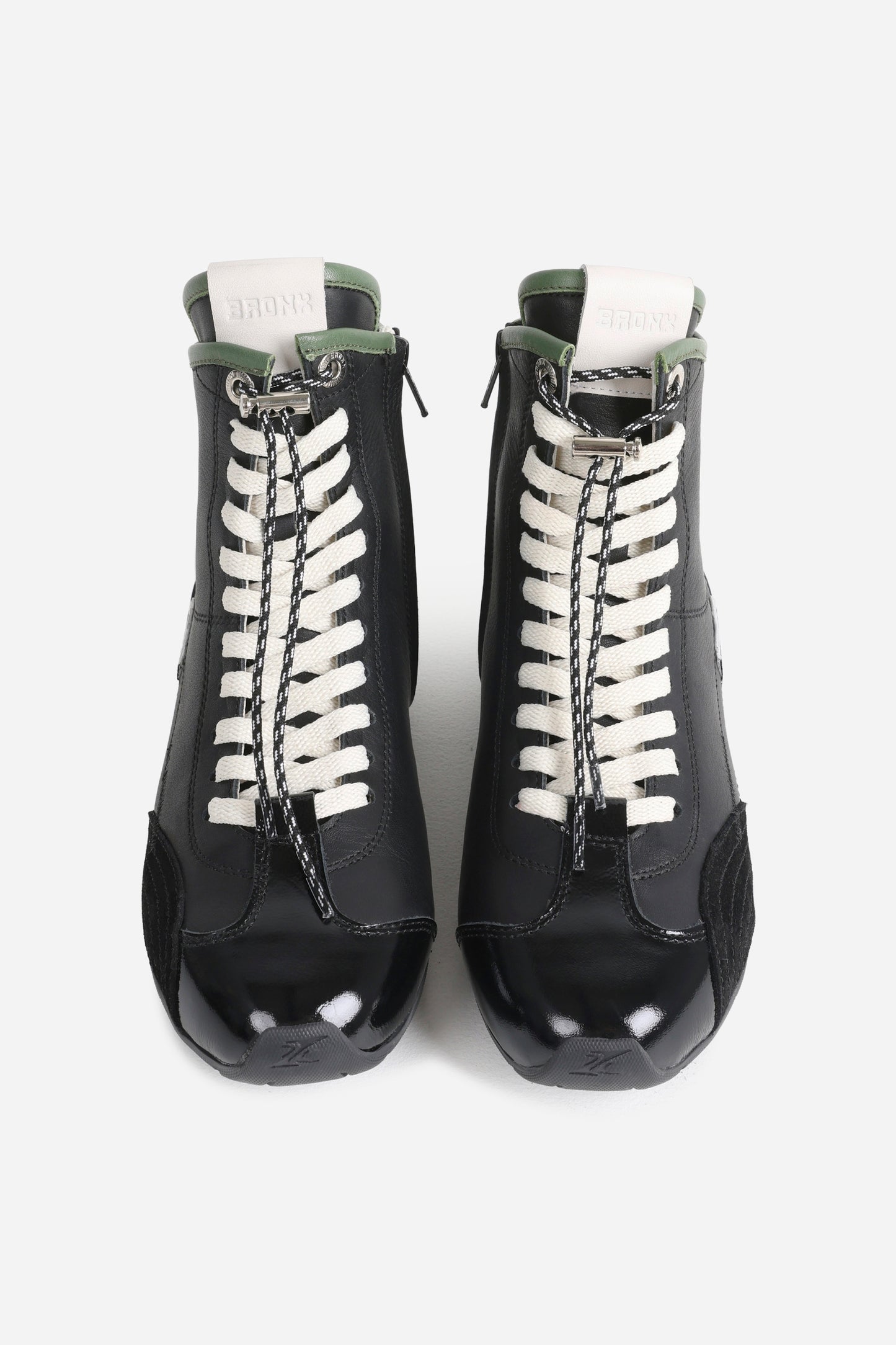 myr-aa | black/off white/green