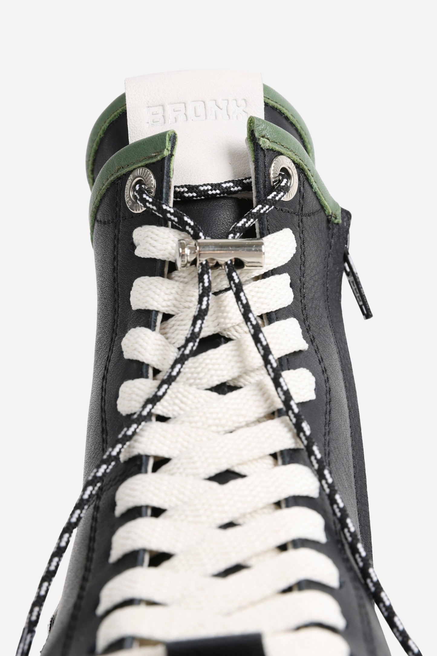 myr-aa | black/off white/green