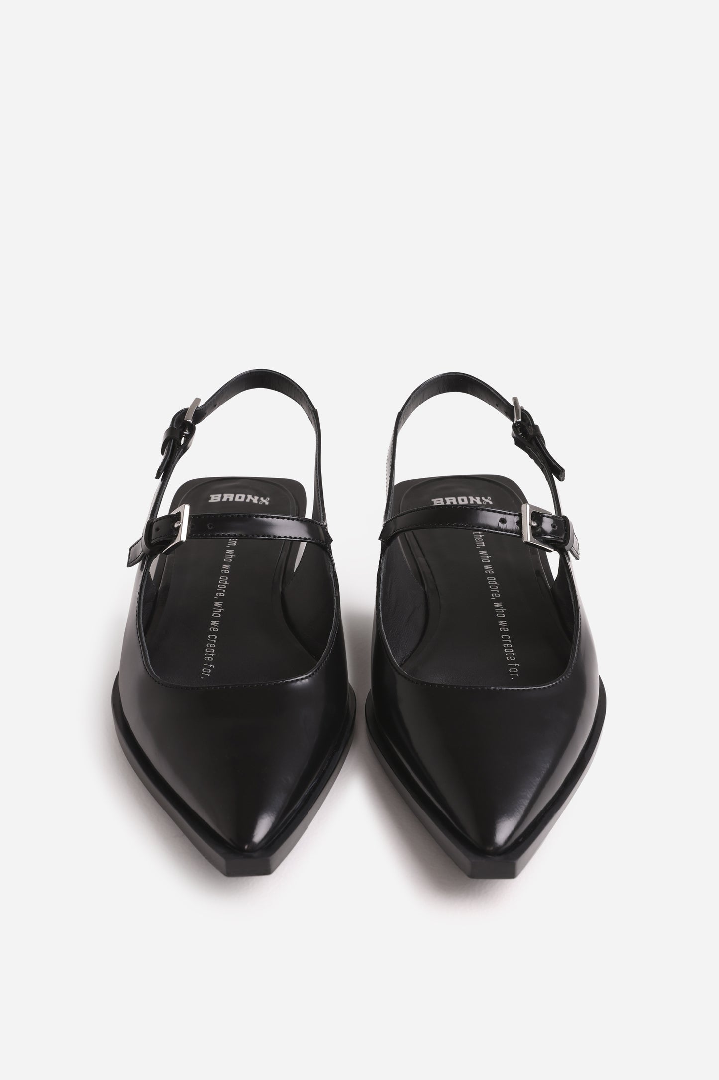 Laur-ynn | black