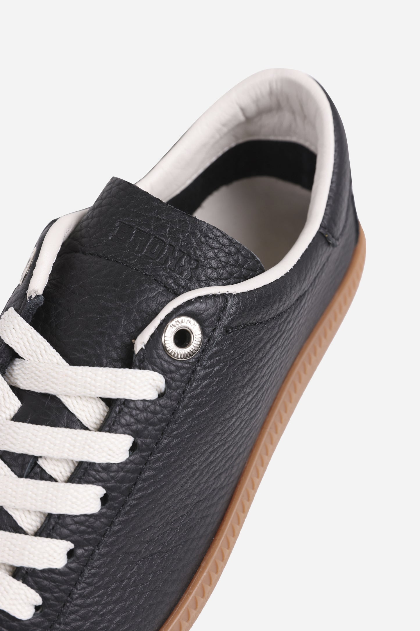 Bob-bie | black/gum