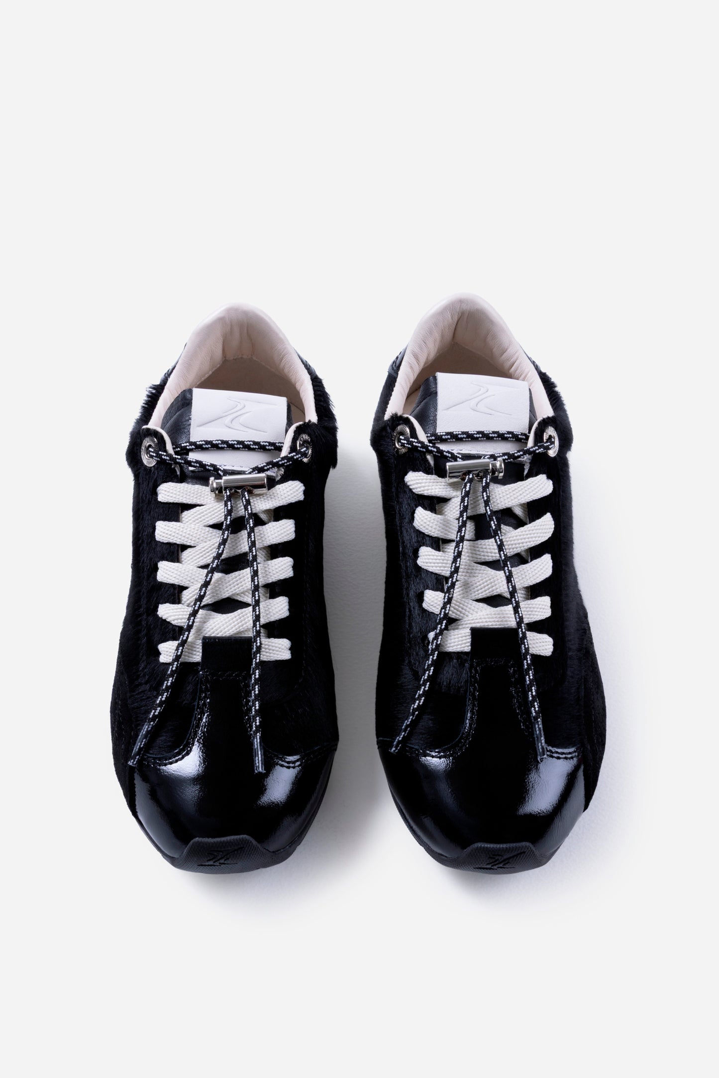 myr-aa | black