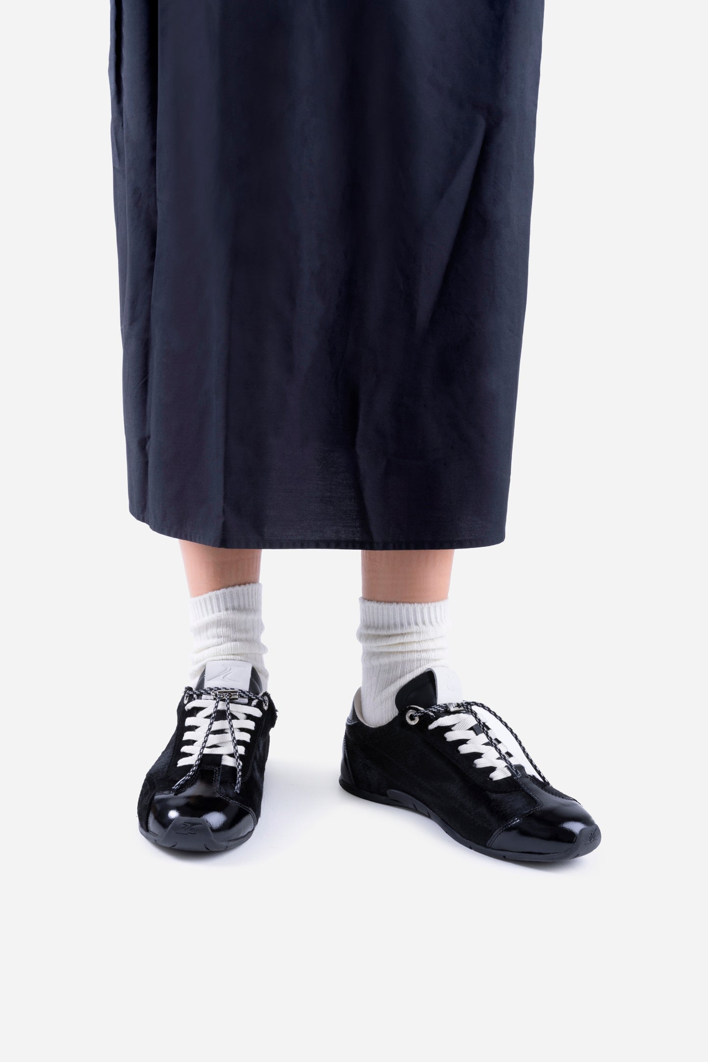 myr-aa | black