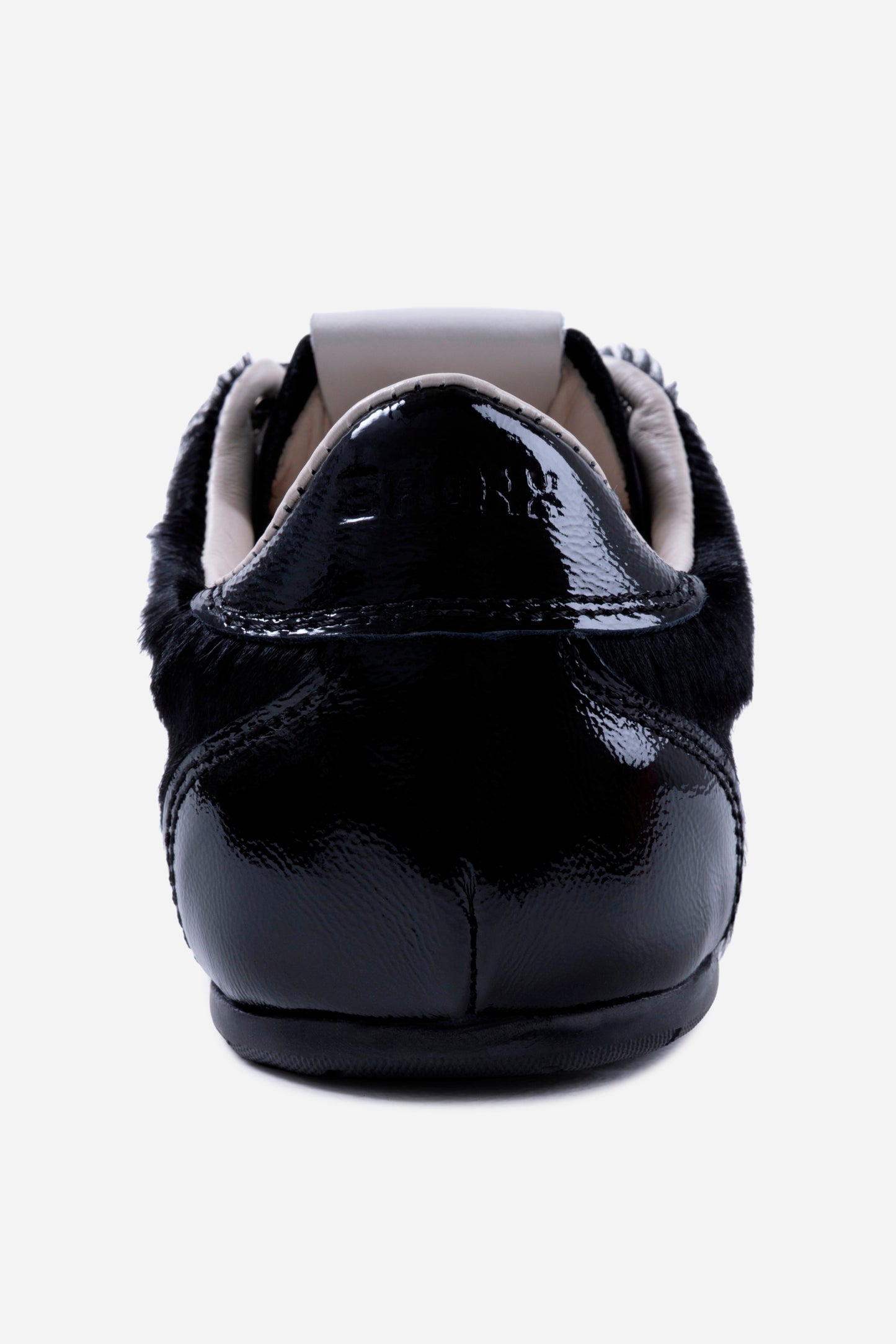 myr-aa | black