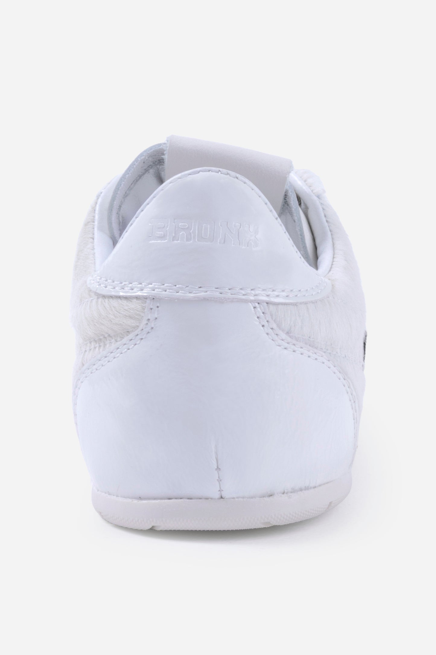 myr-aa | off white