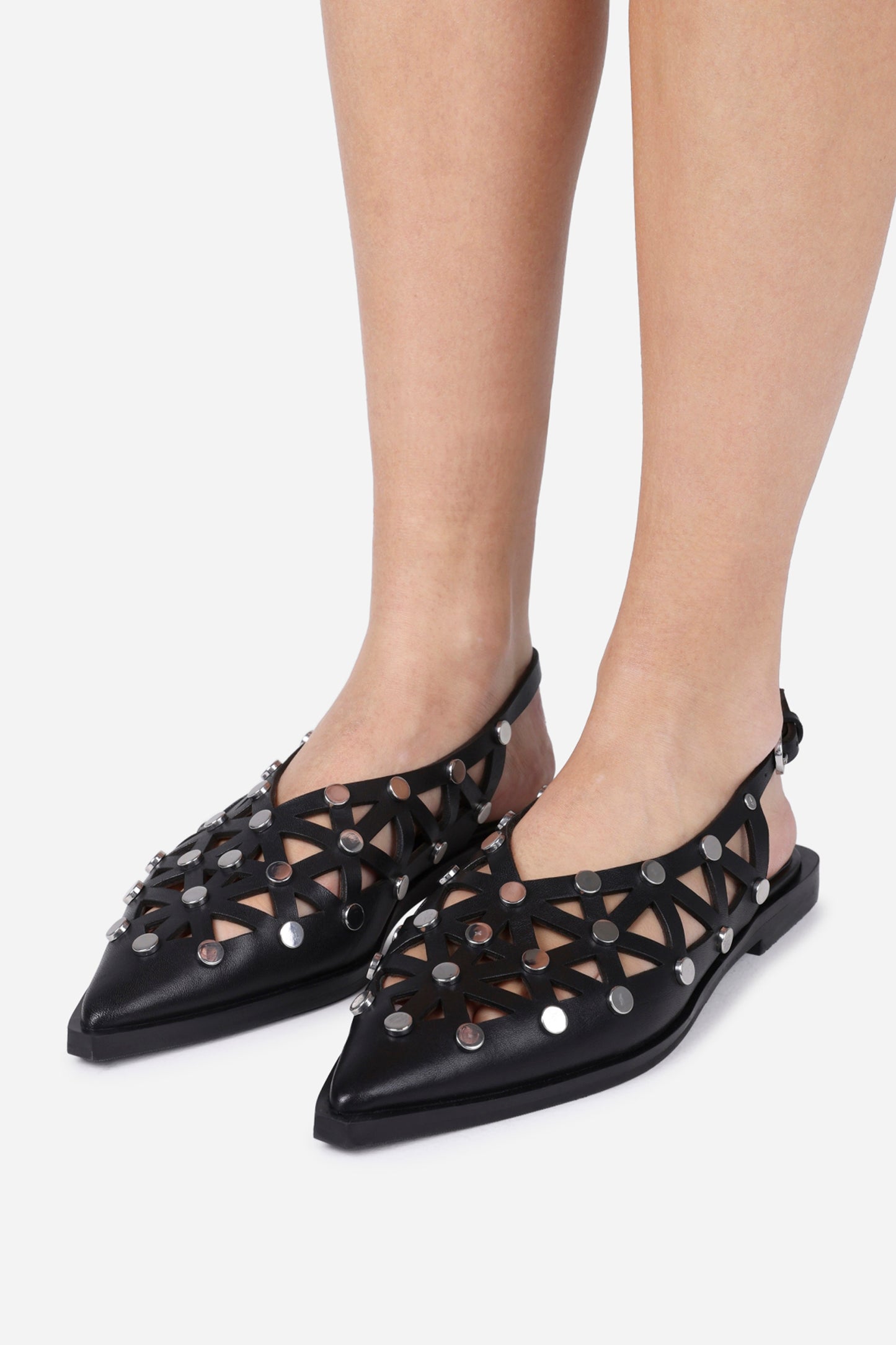 laur-ynn | black