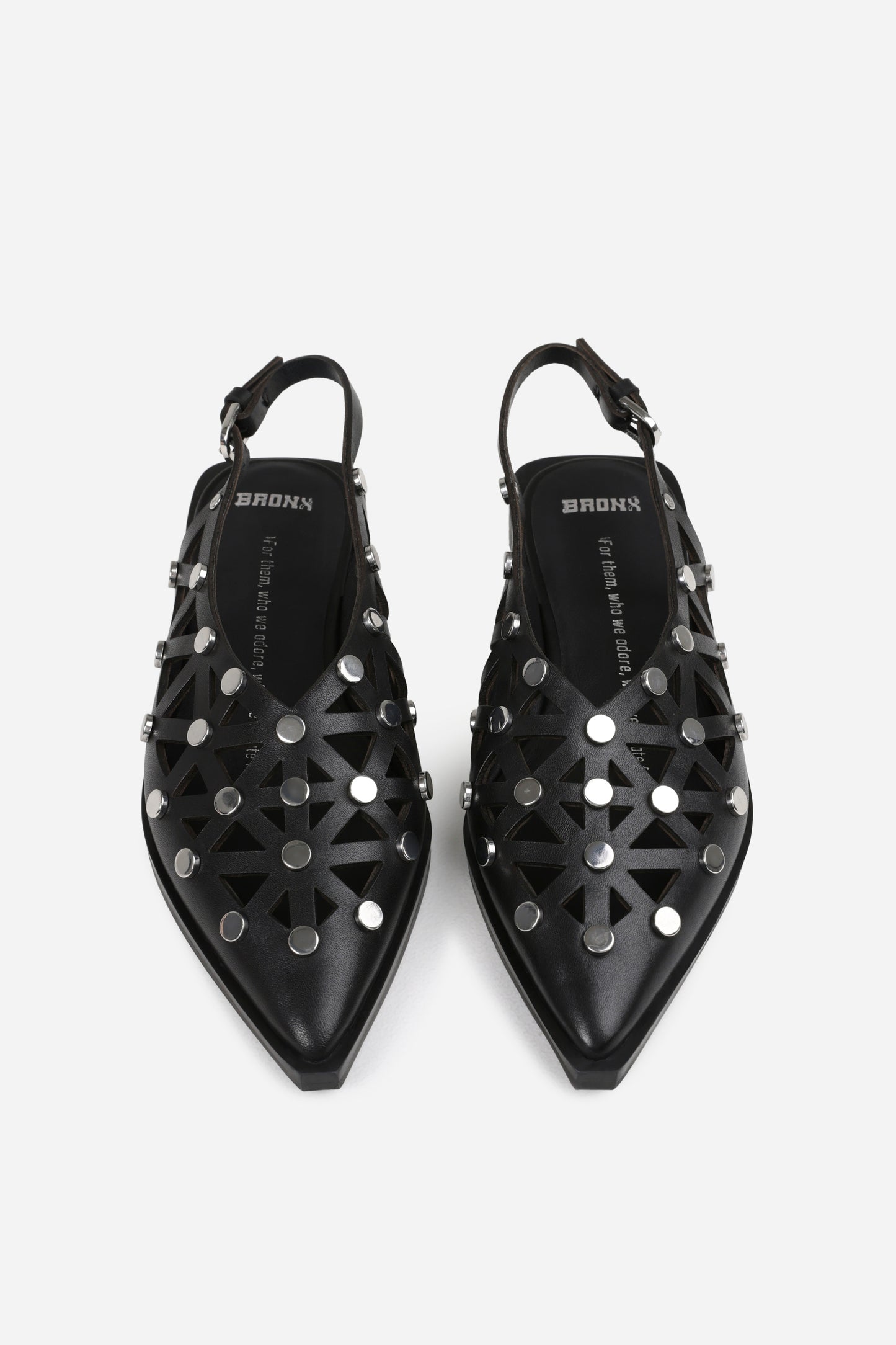laur-ynn | black