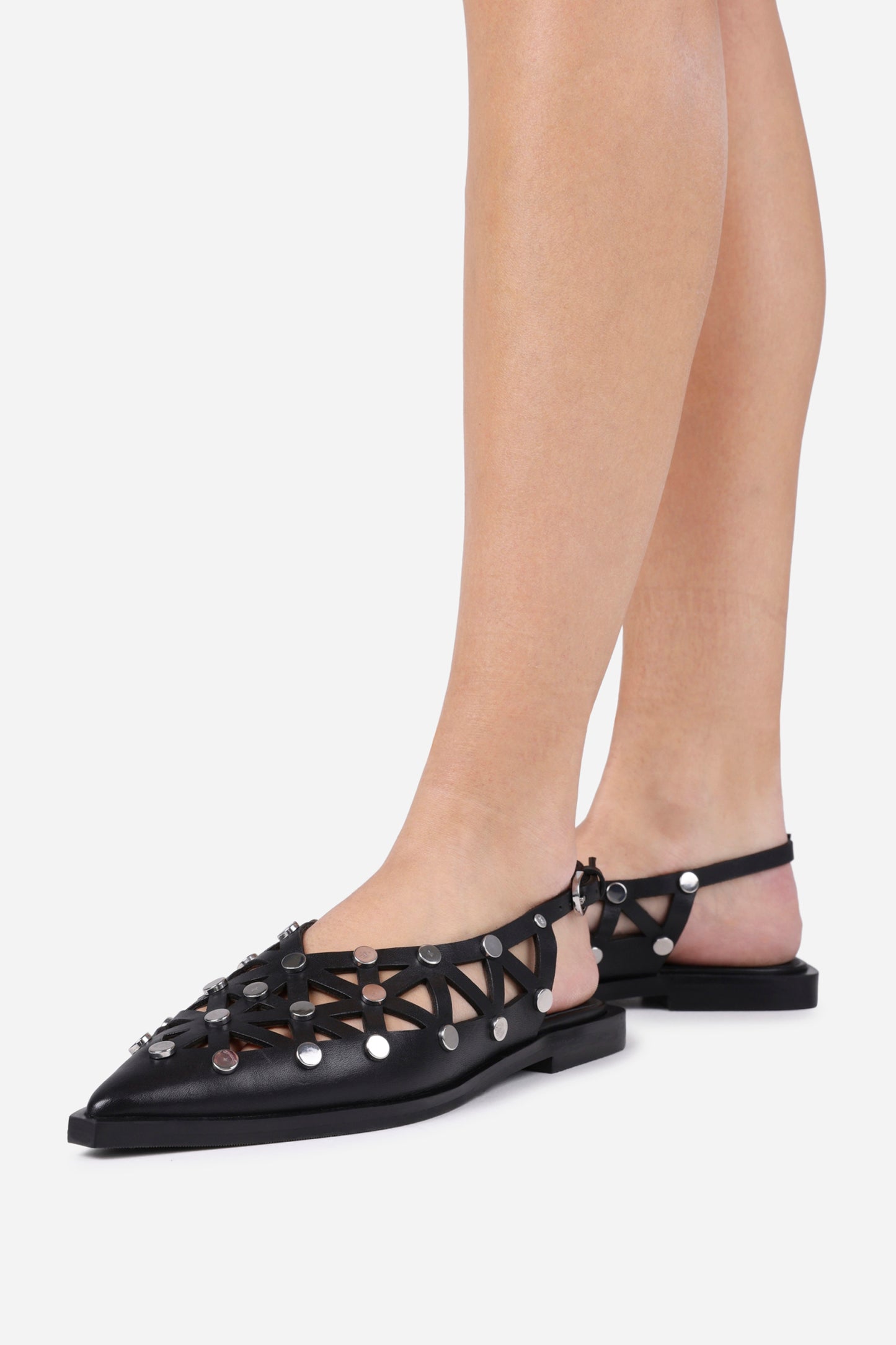 laur-ynn | black