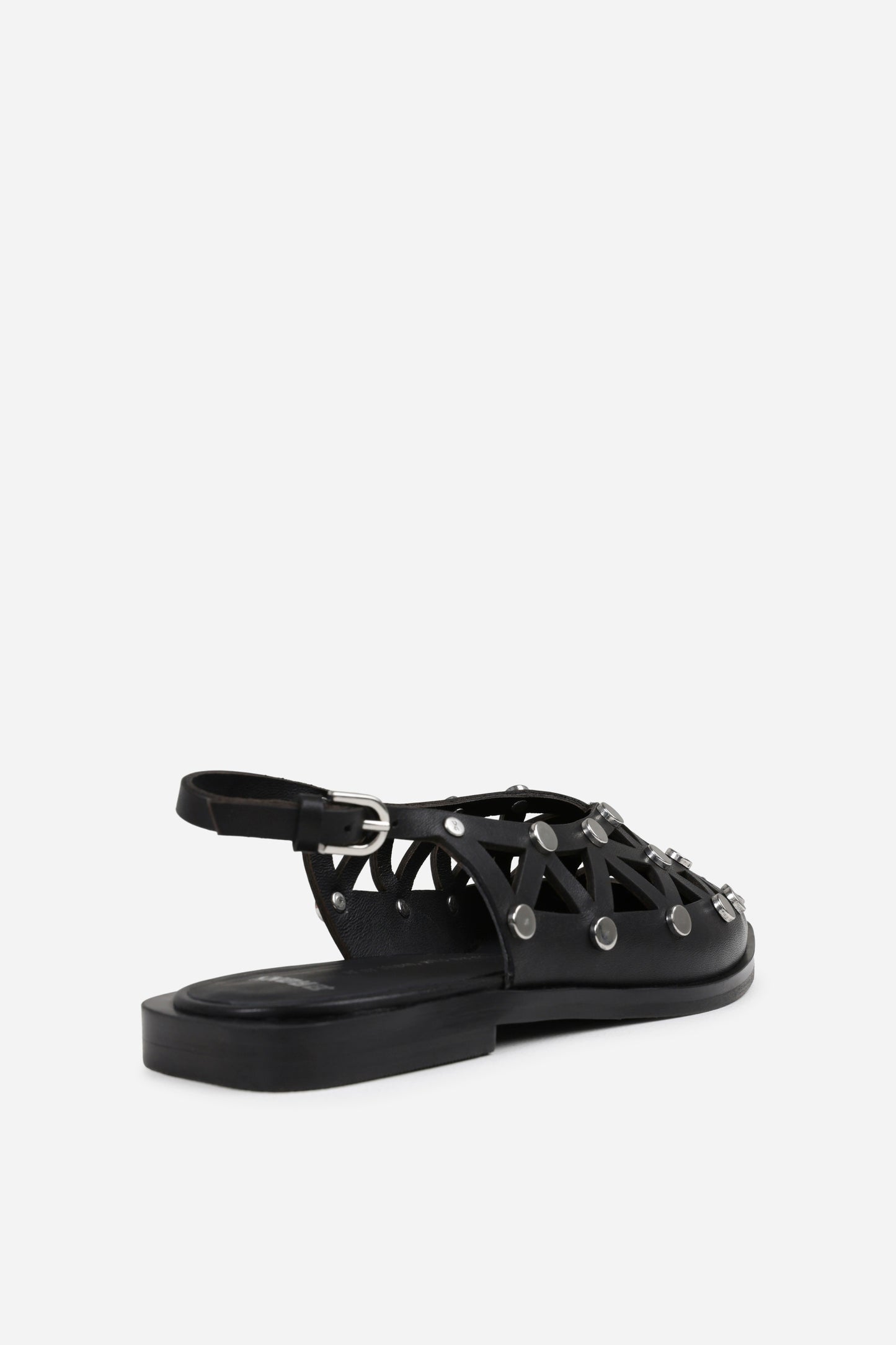 laur-ynn | black