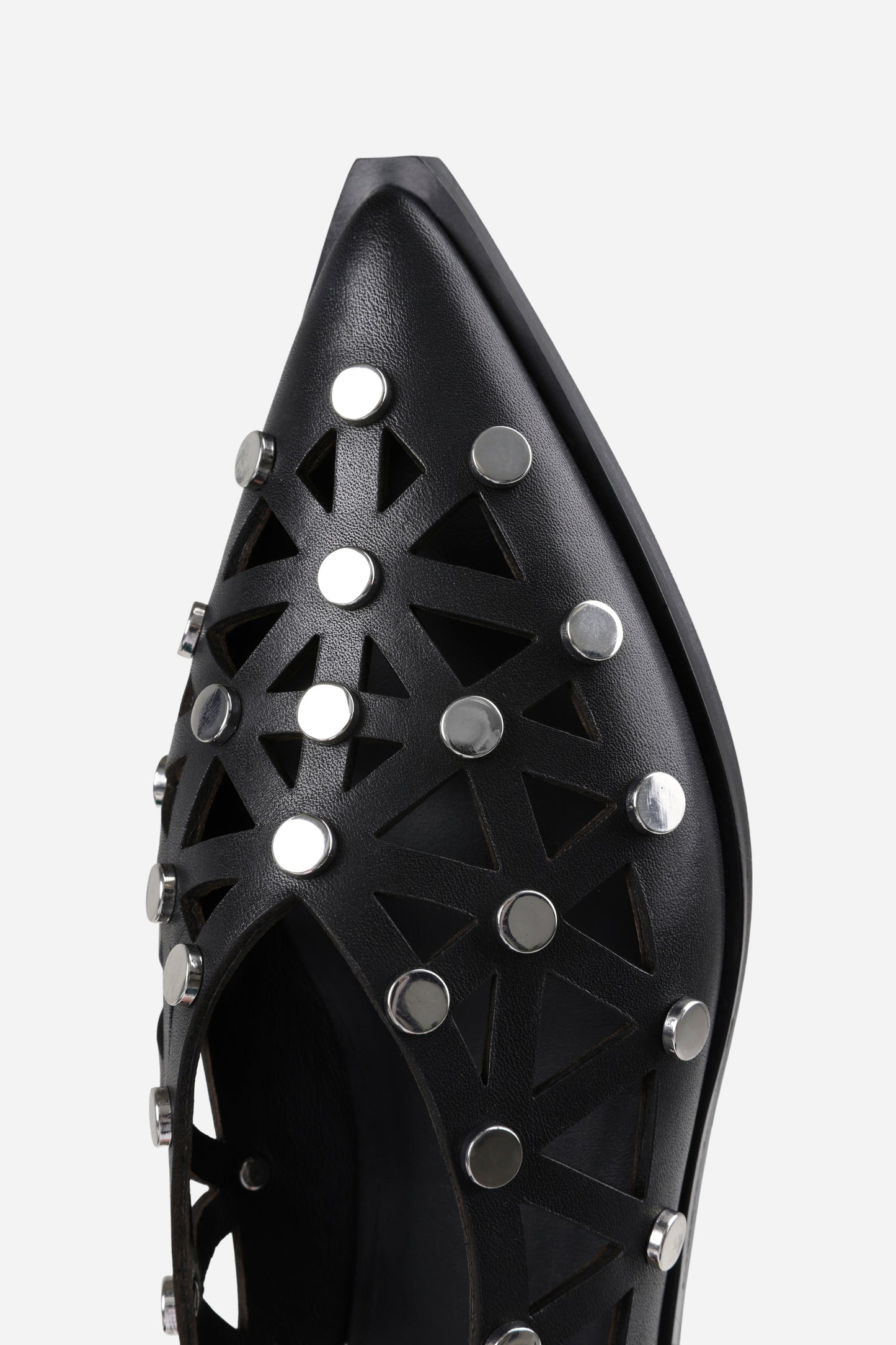 laur-ynn | black