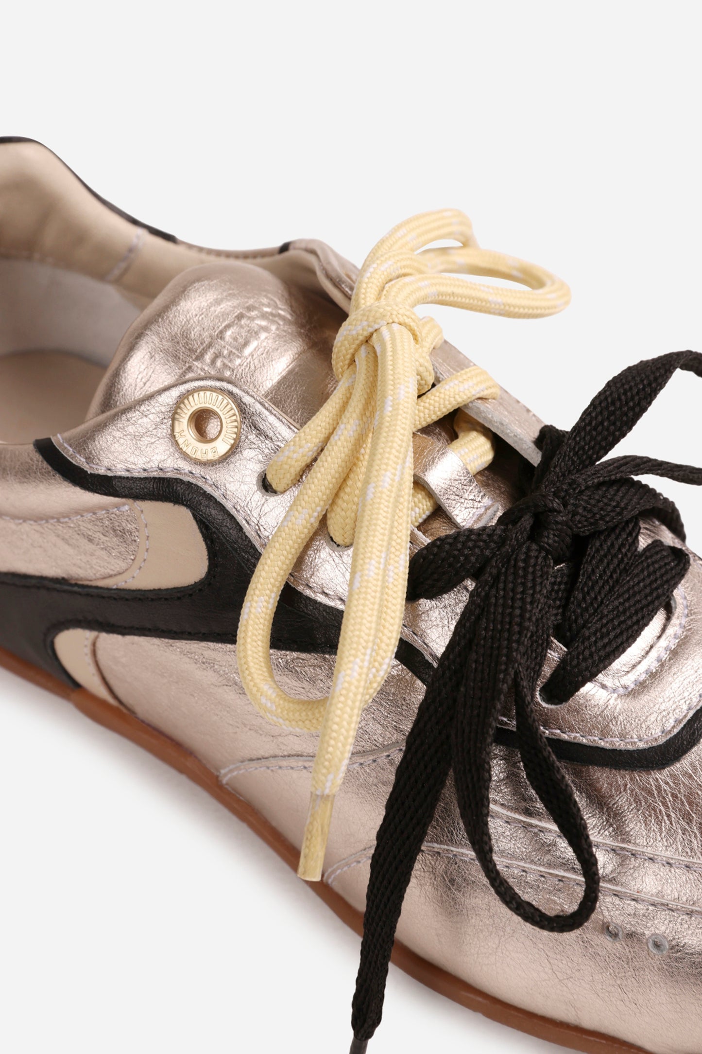 Myr-aa | champagne/black/oatmilk