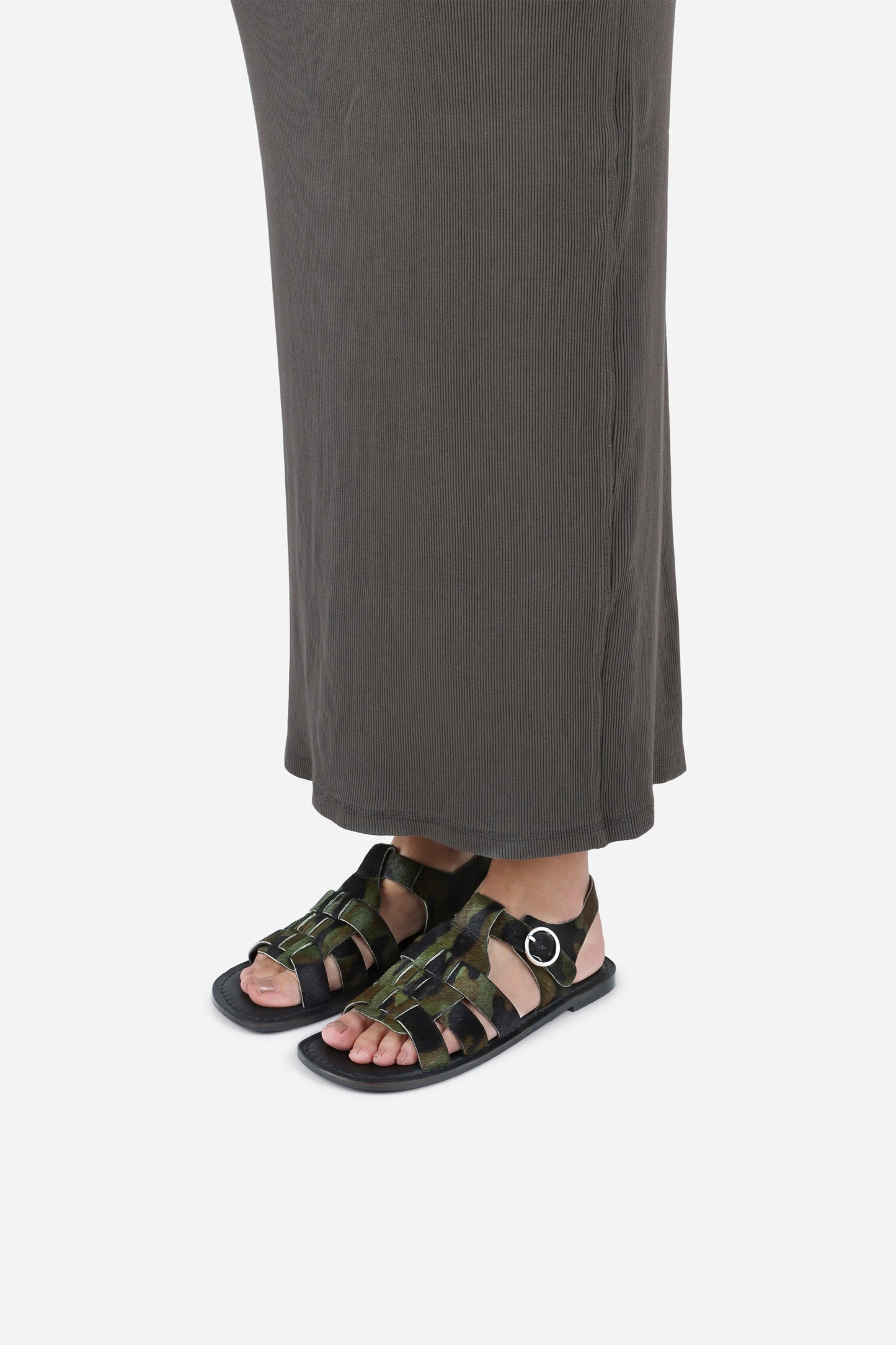 zinn-ia | khaki/black/oatmilk