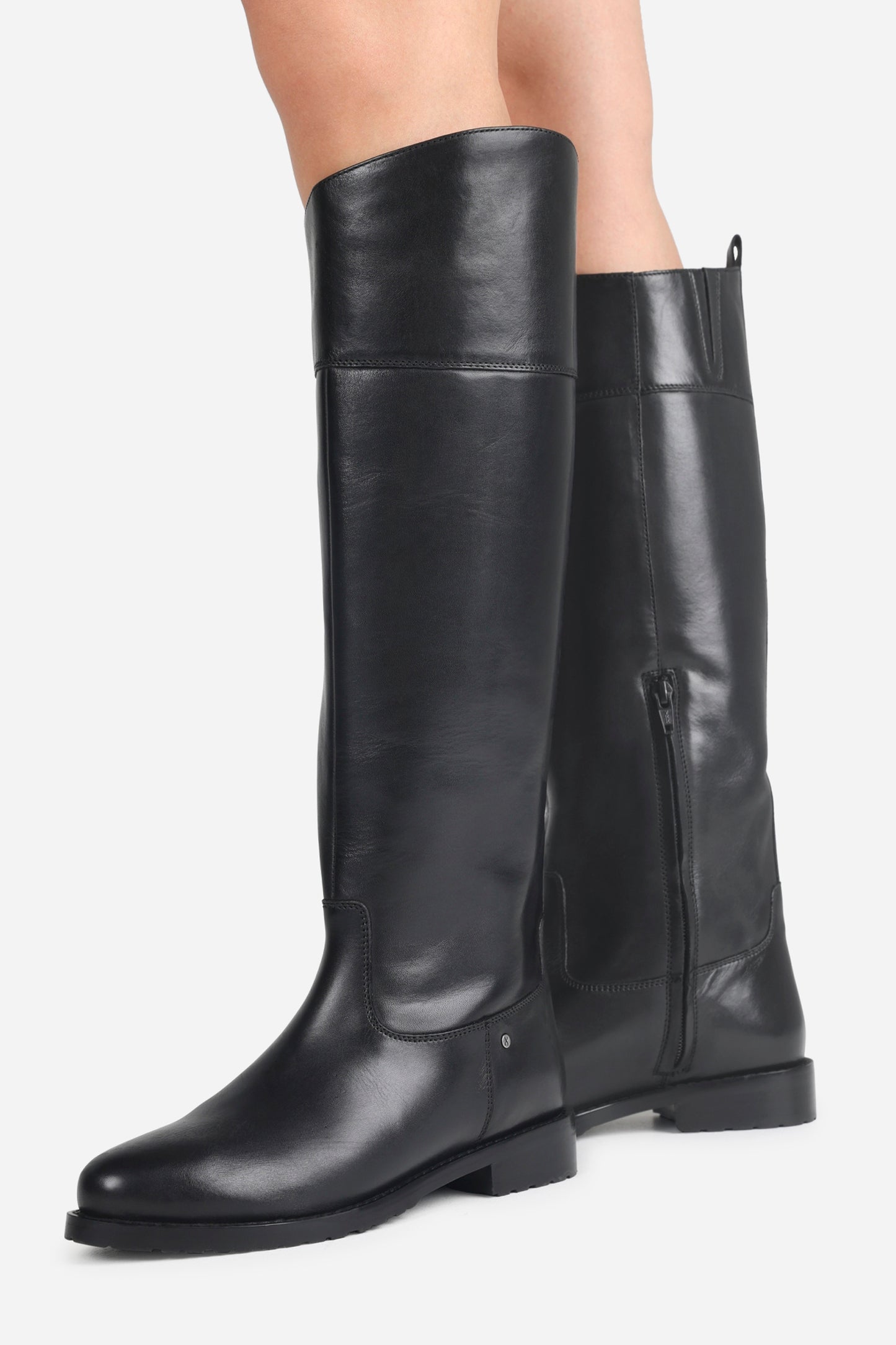luc-yy | black