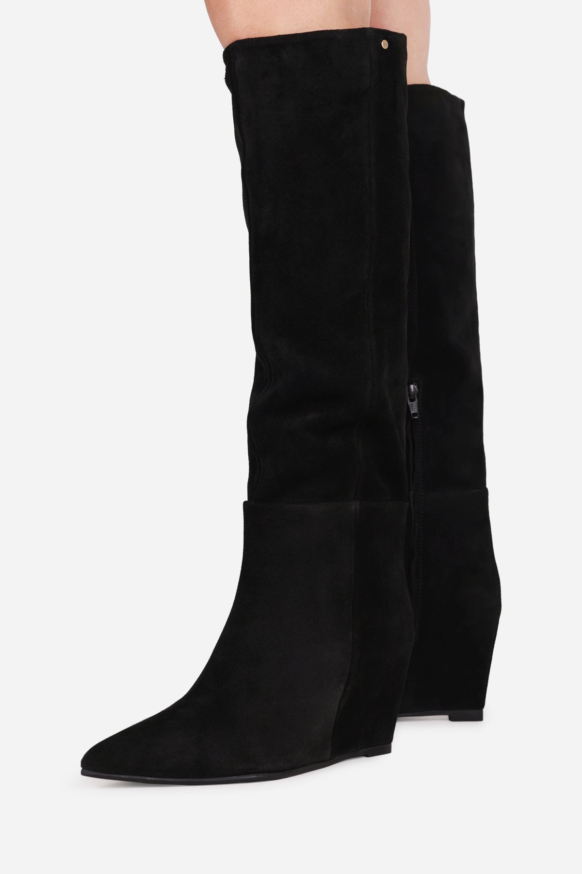 selin-a | black