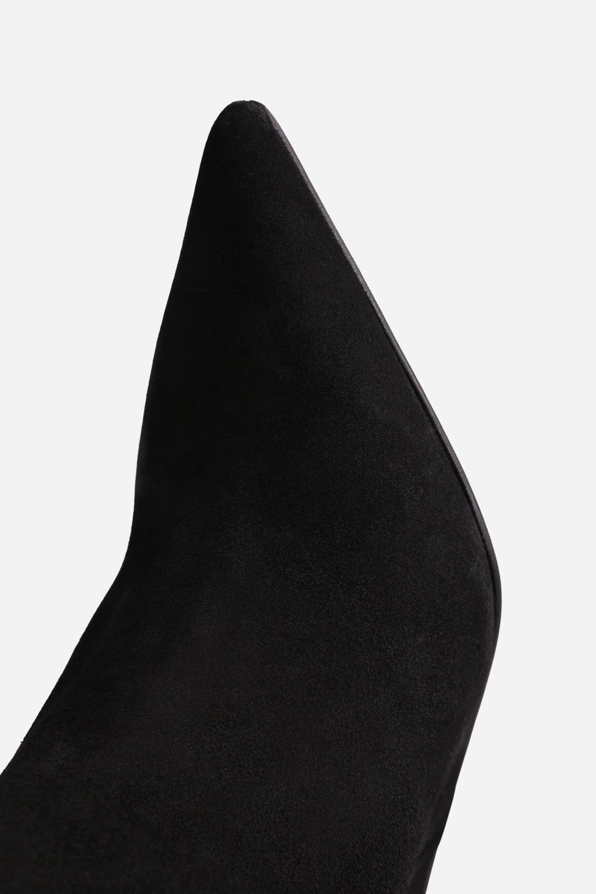 selin-a | black