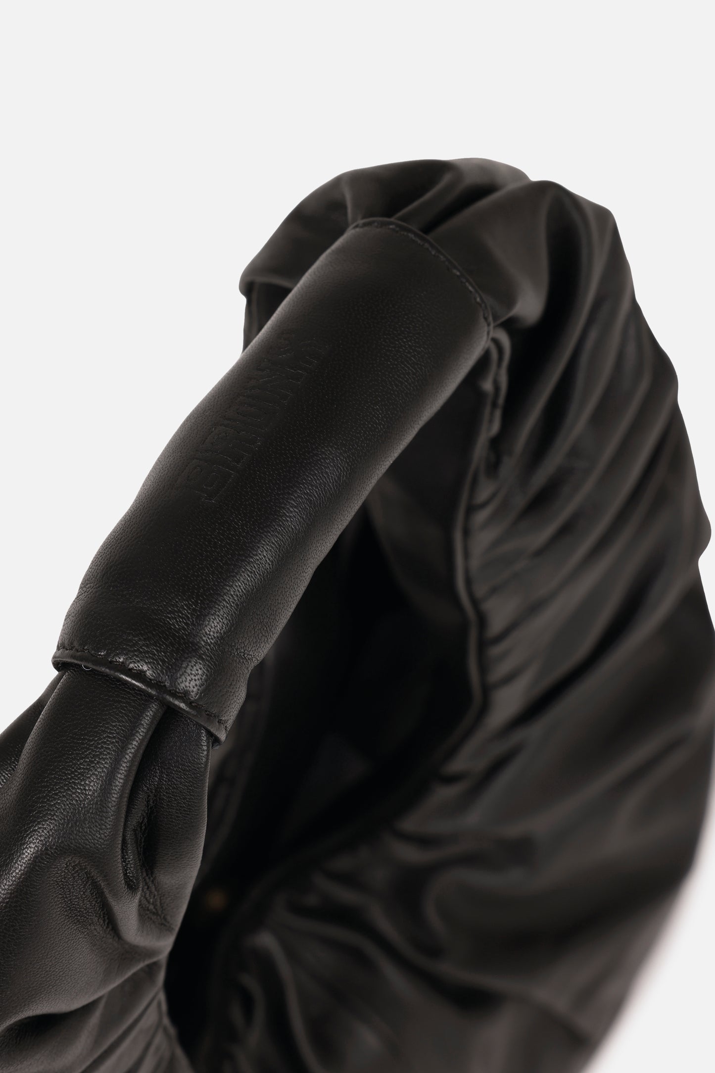 zoe-yy | black