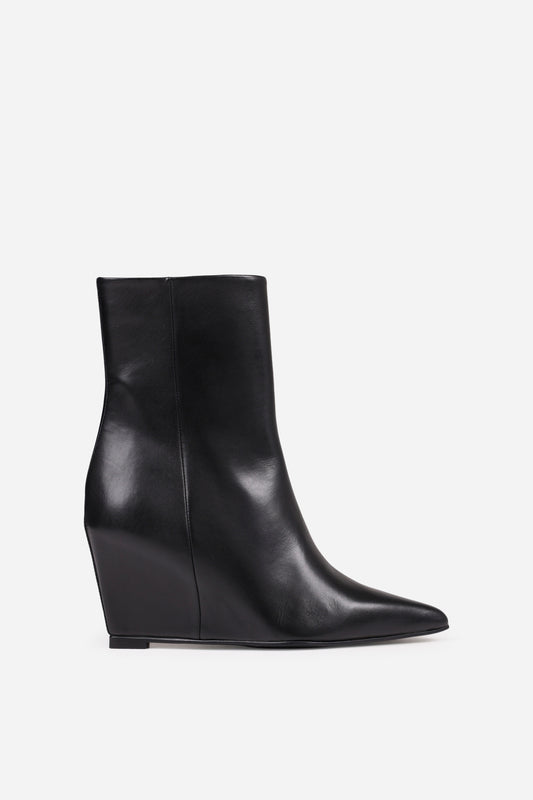 selin-a | black