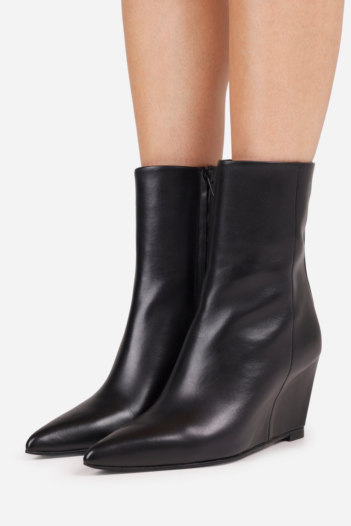 selin-a | black