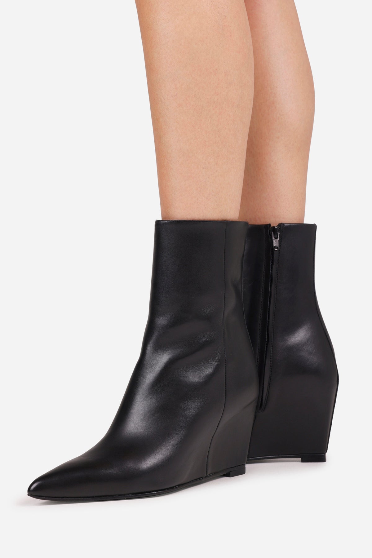 selin-a | black