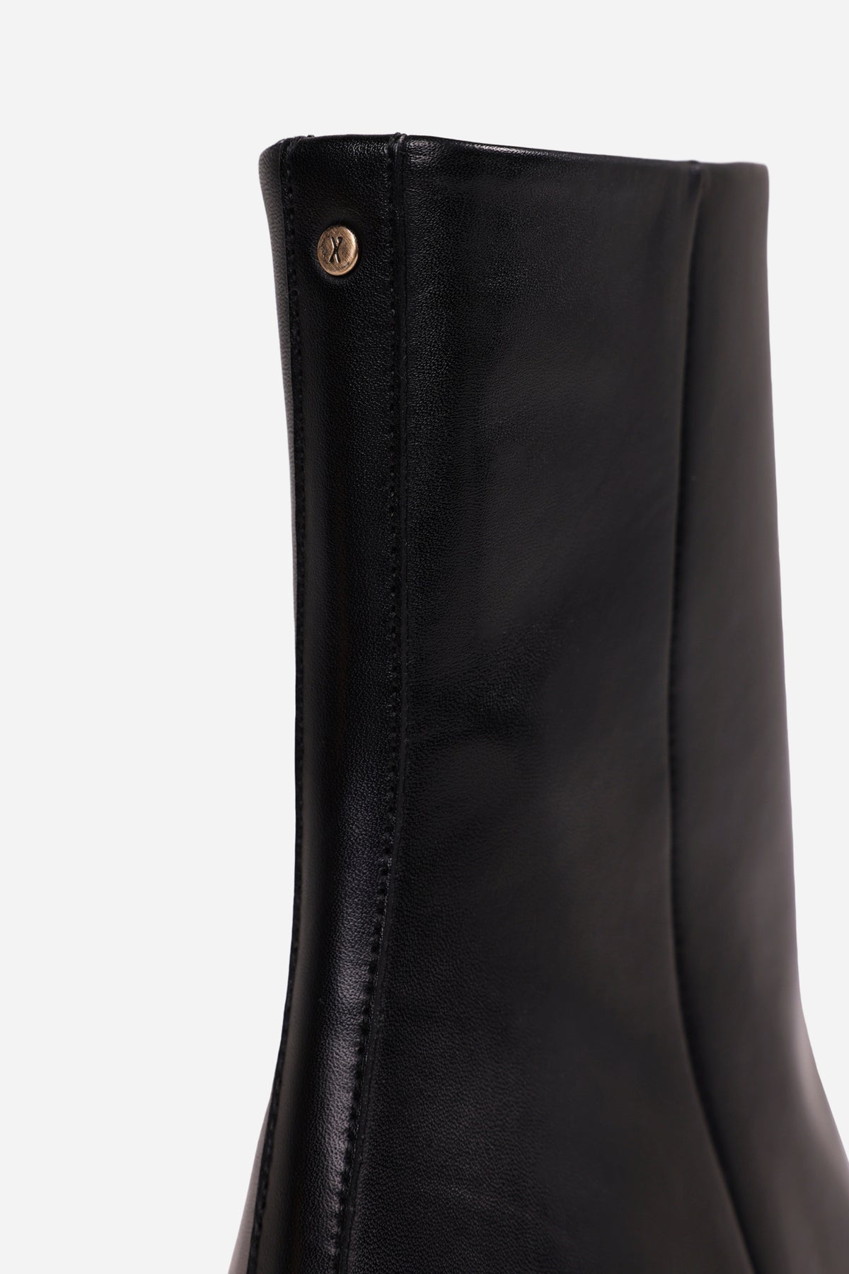 selin-a | black