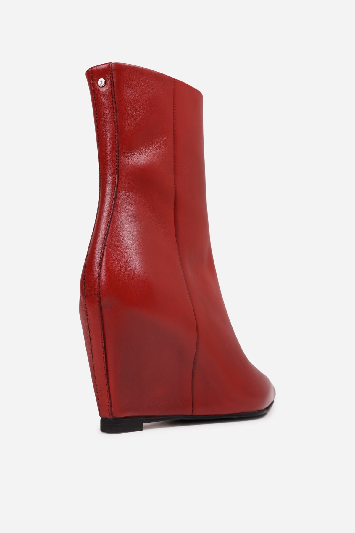 selin-a | lava red