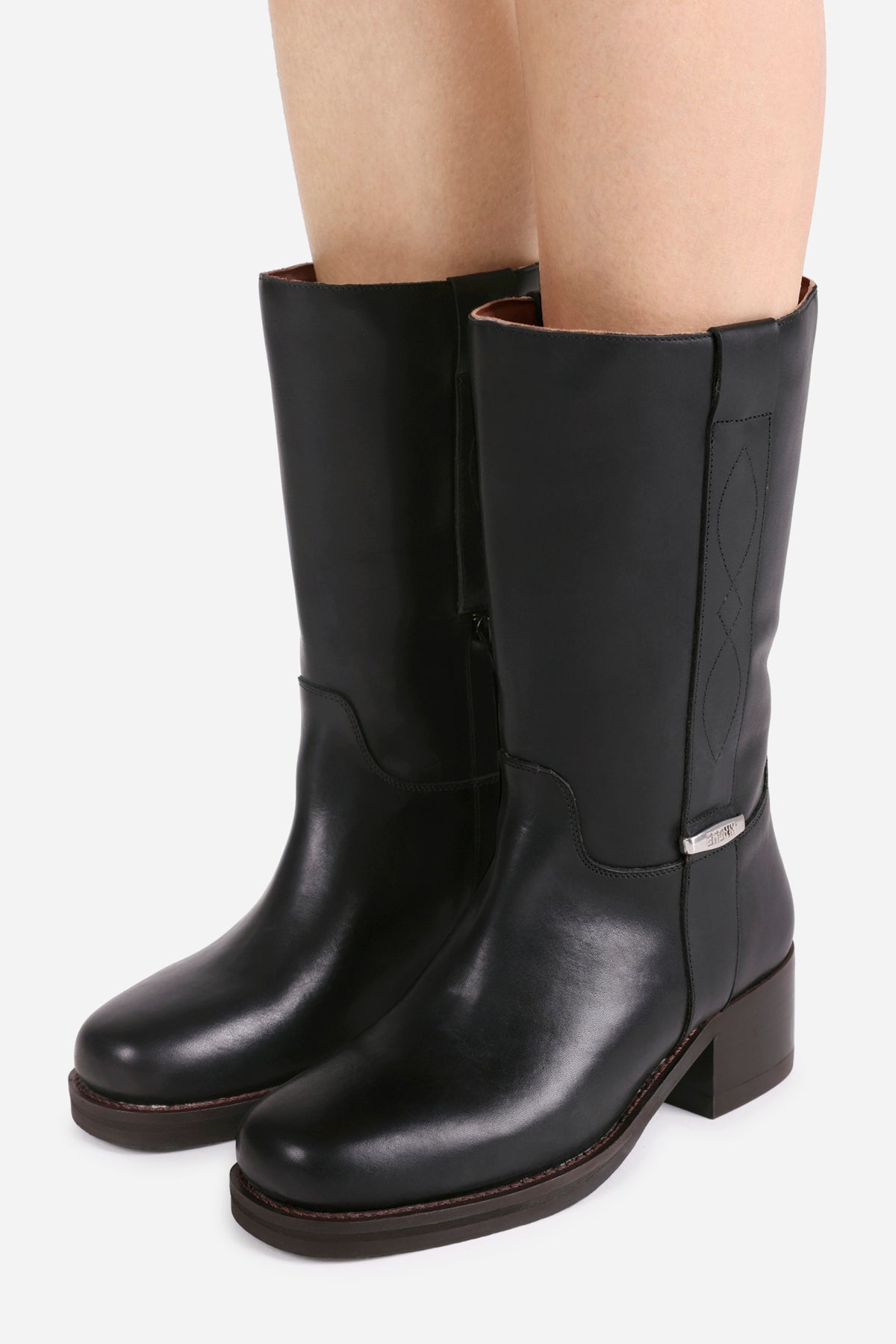 ky-ley | black/dark brown