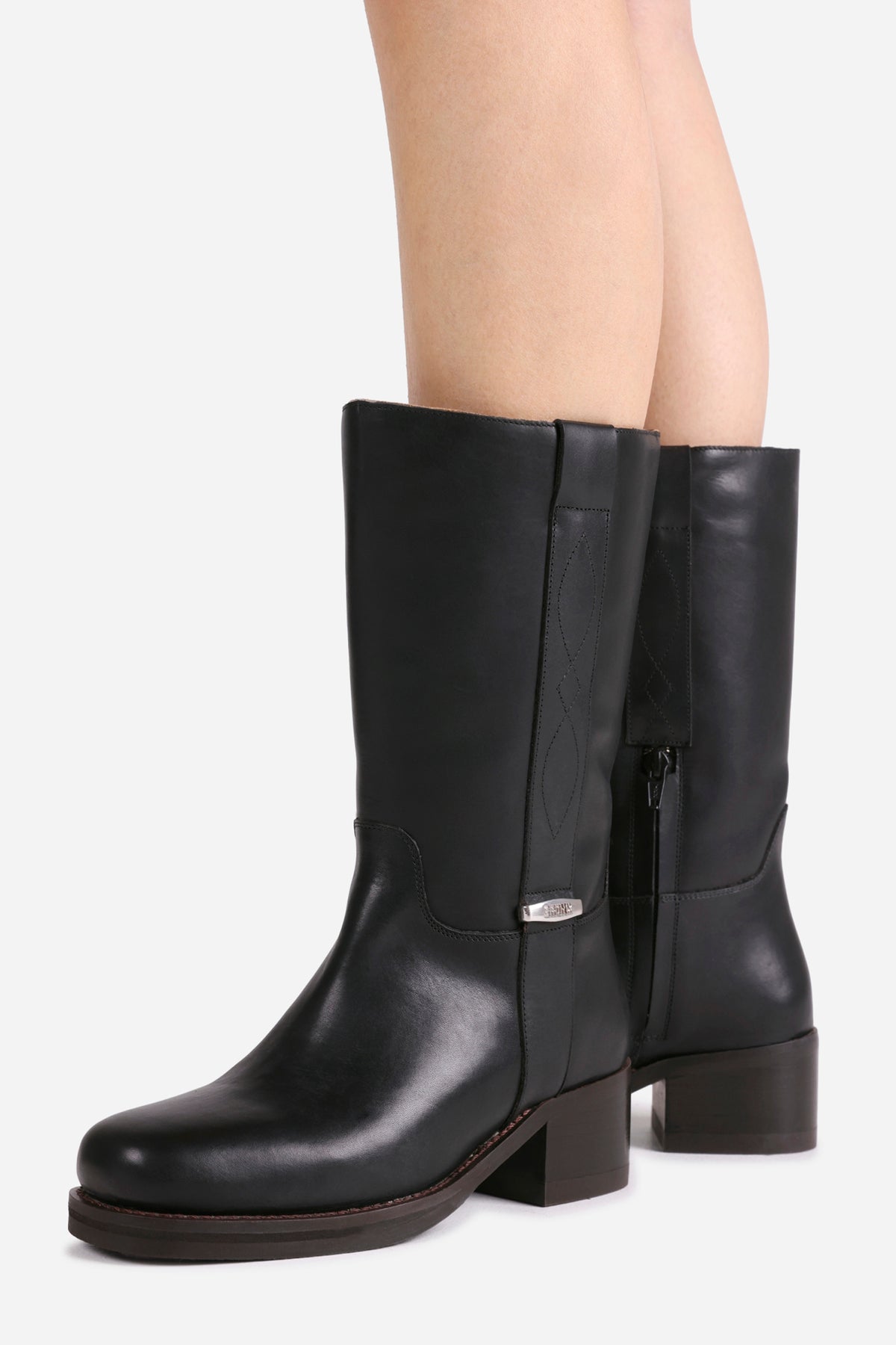 ky-ley | black/dark brown