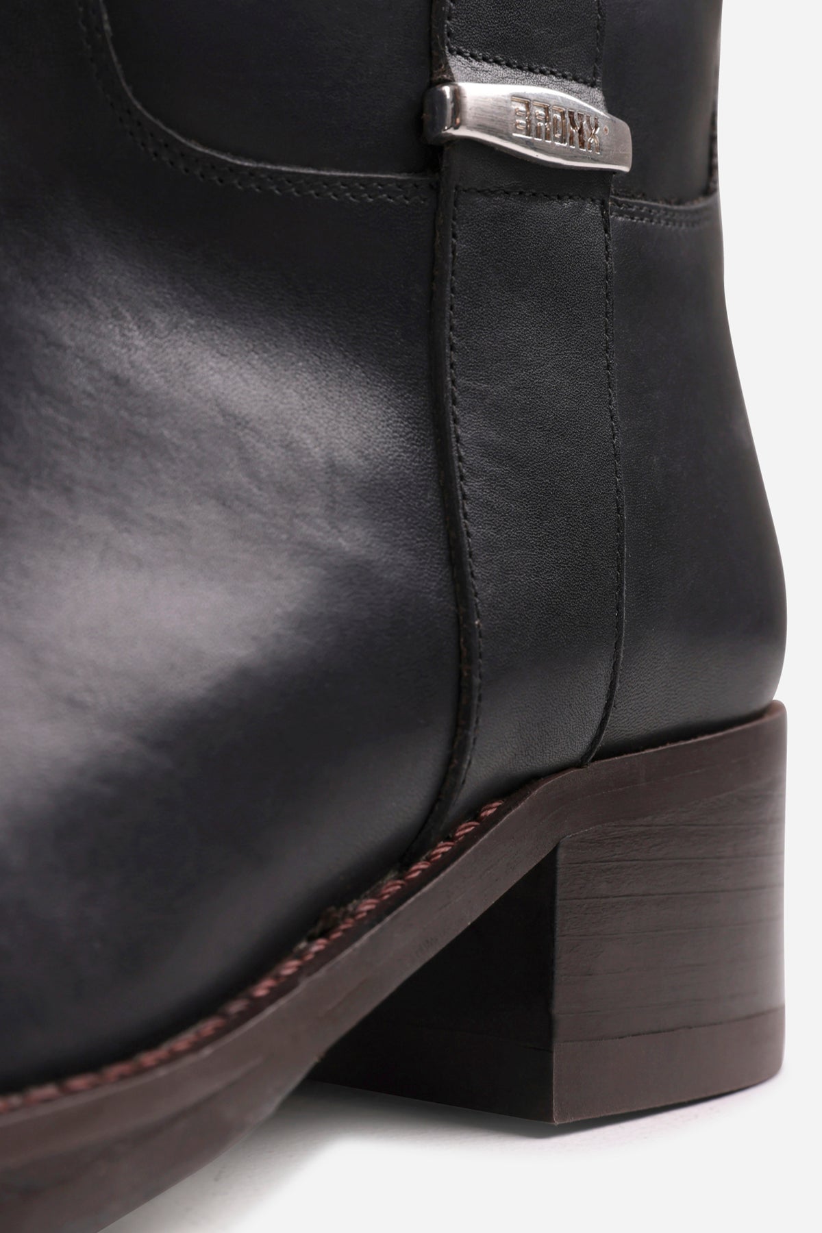 ky-ley | black/dark brown
