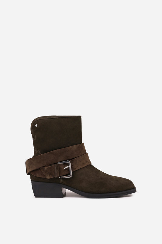 brod-ey | khaki