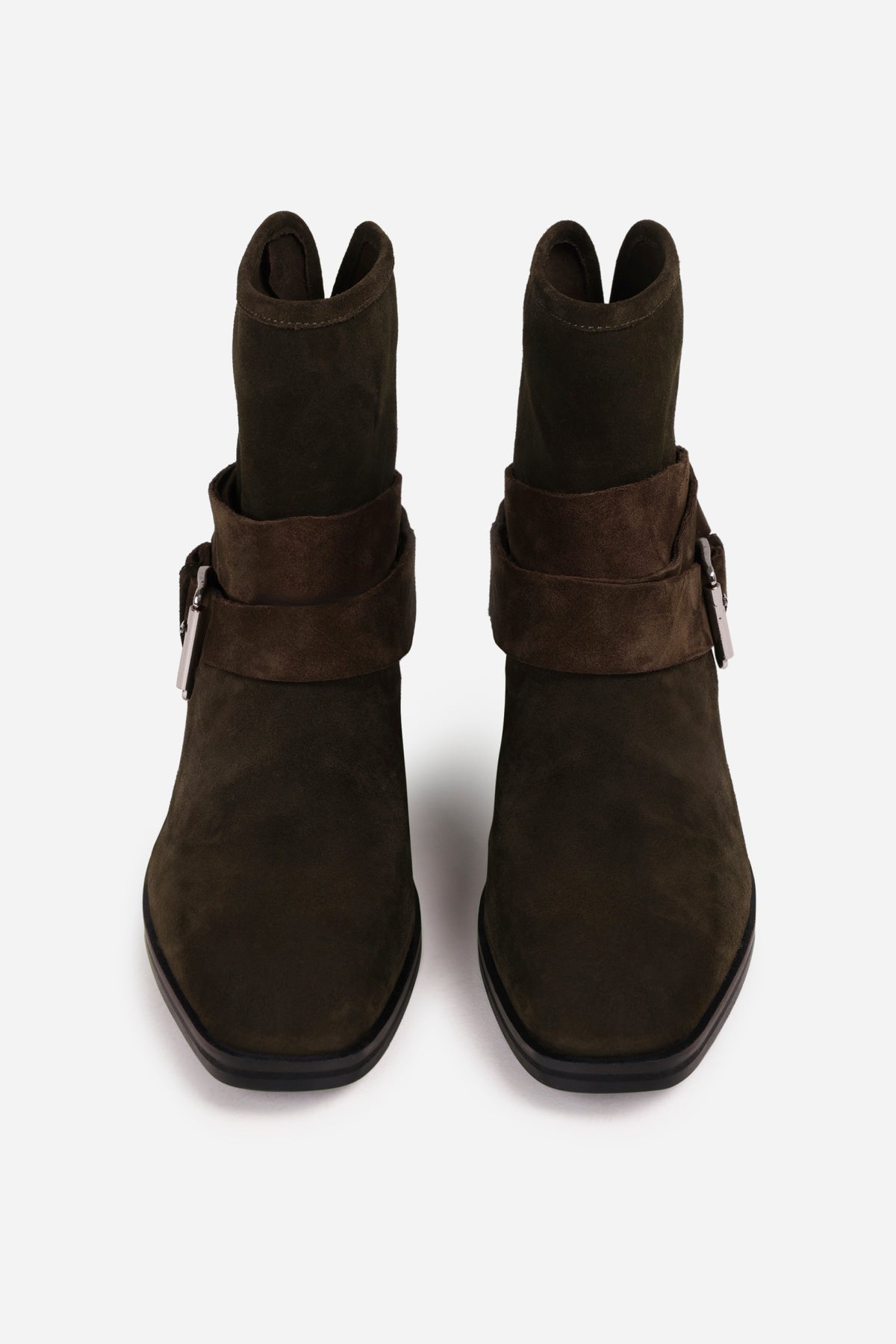 brod-ey | khaki