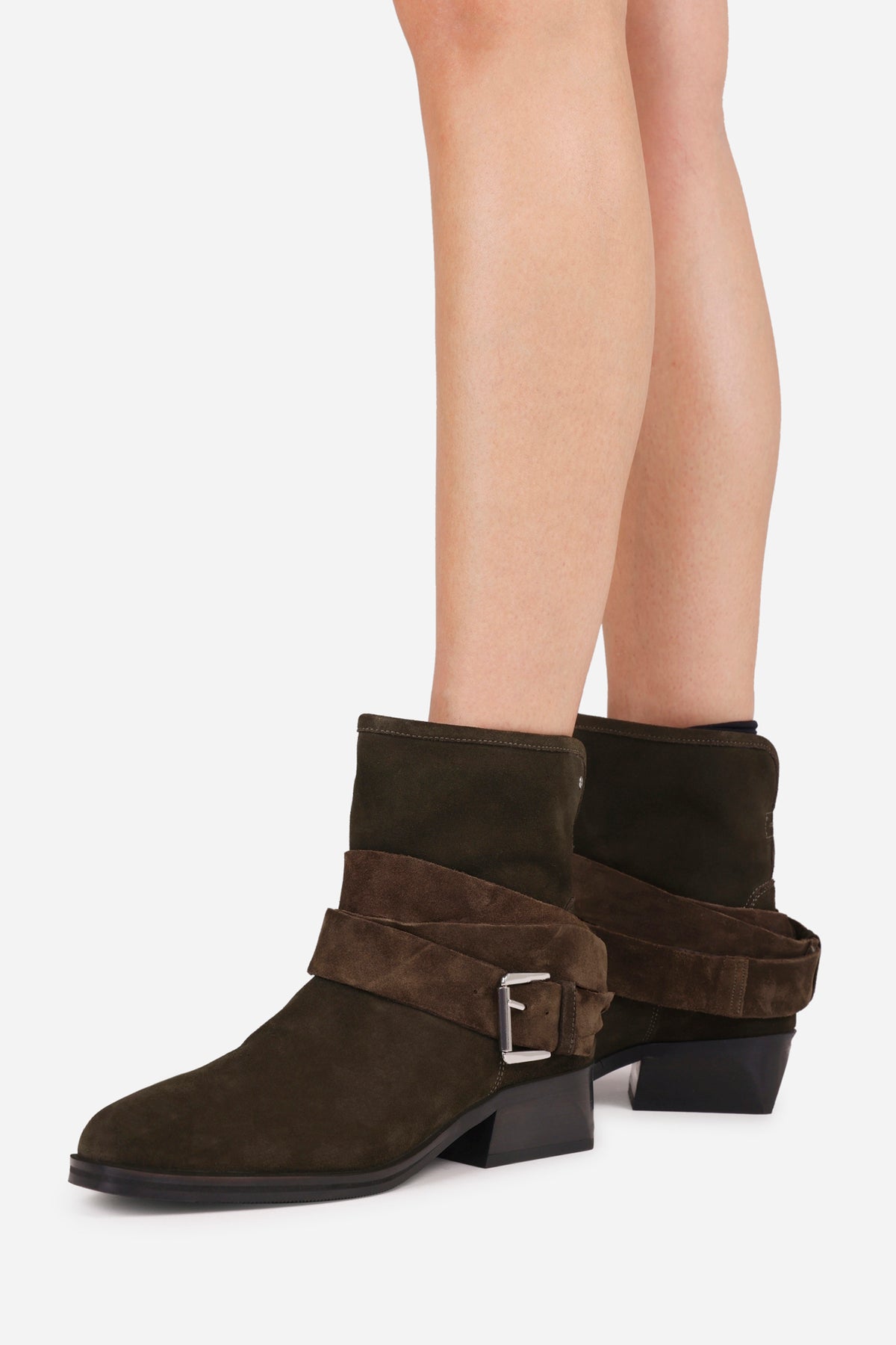 brod-ey | khaki