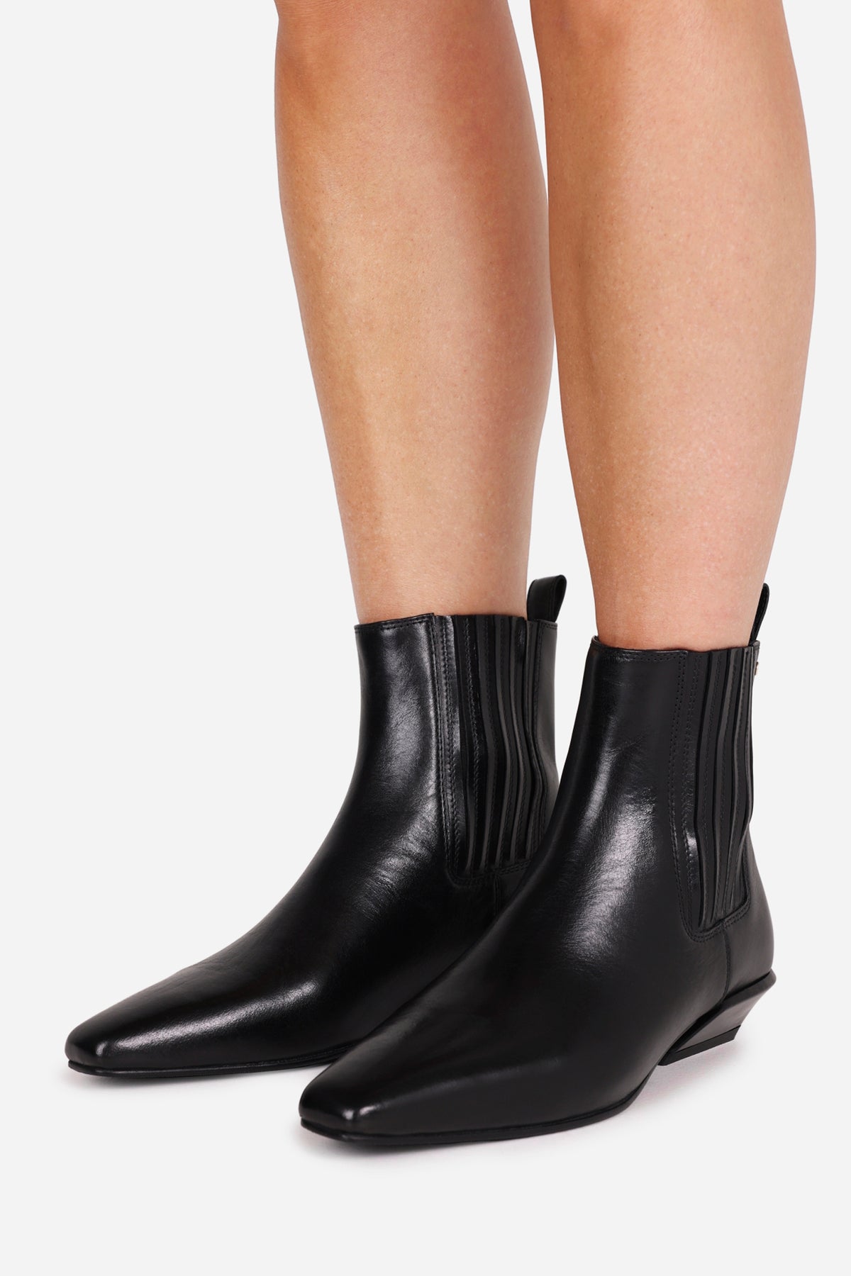 vienn-a | black