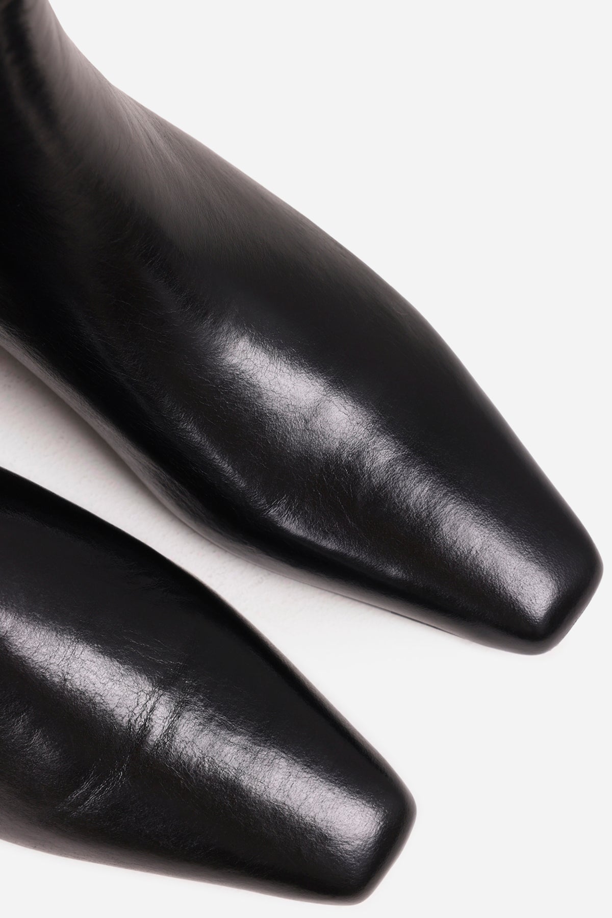 vienn-a | black