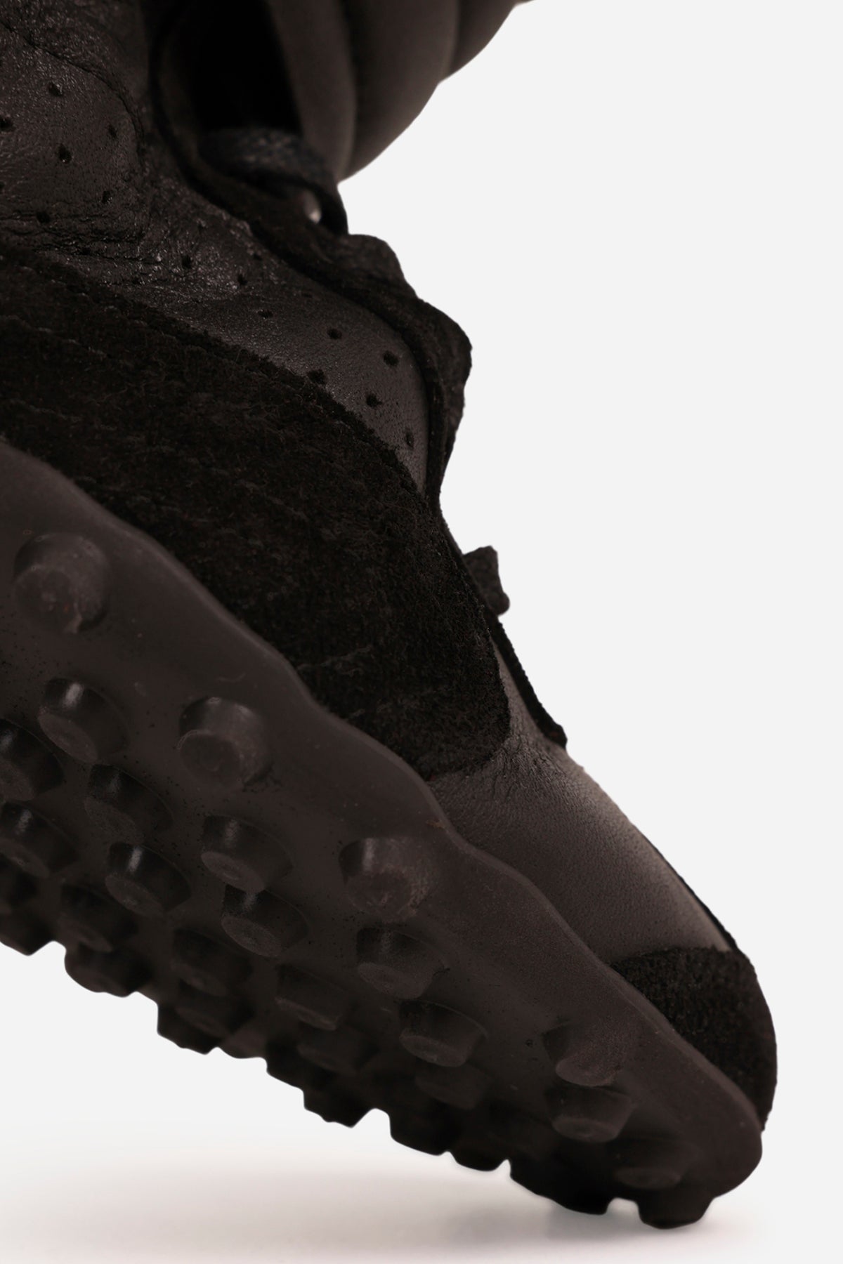 gravit-yy | black