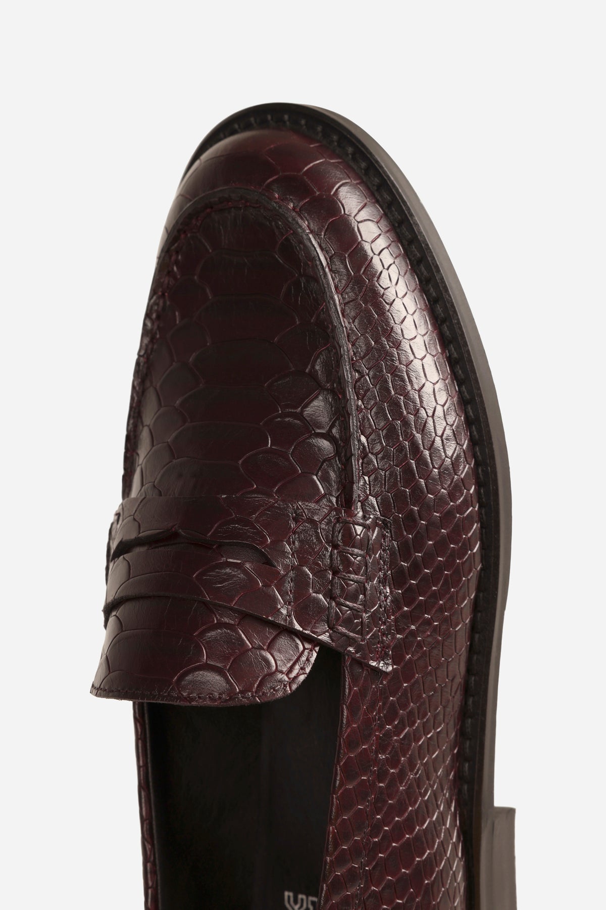 tran-sitt | deep bordeaux