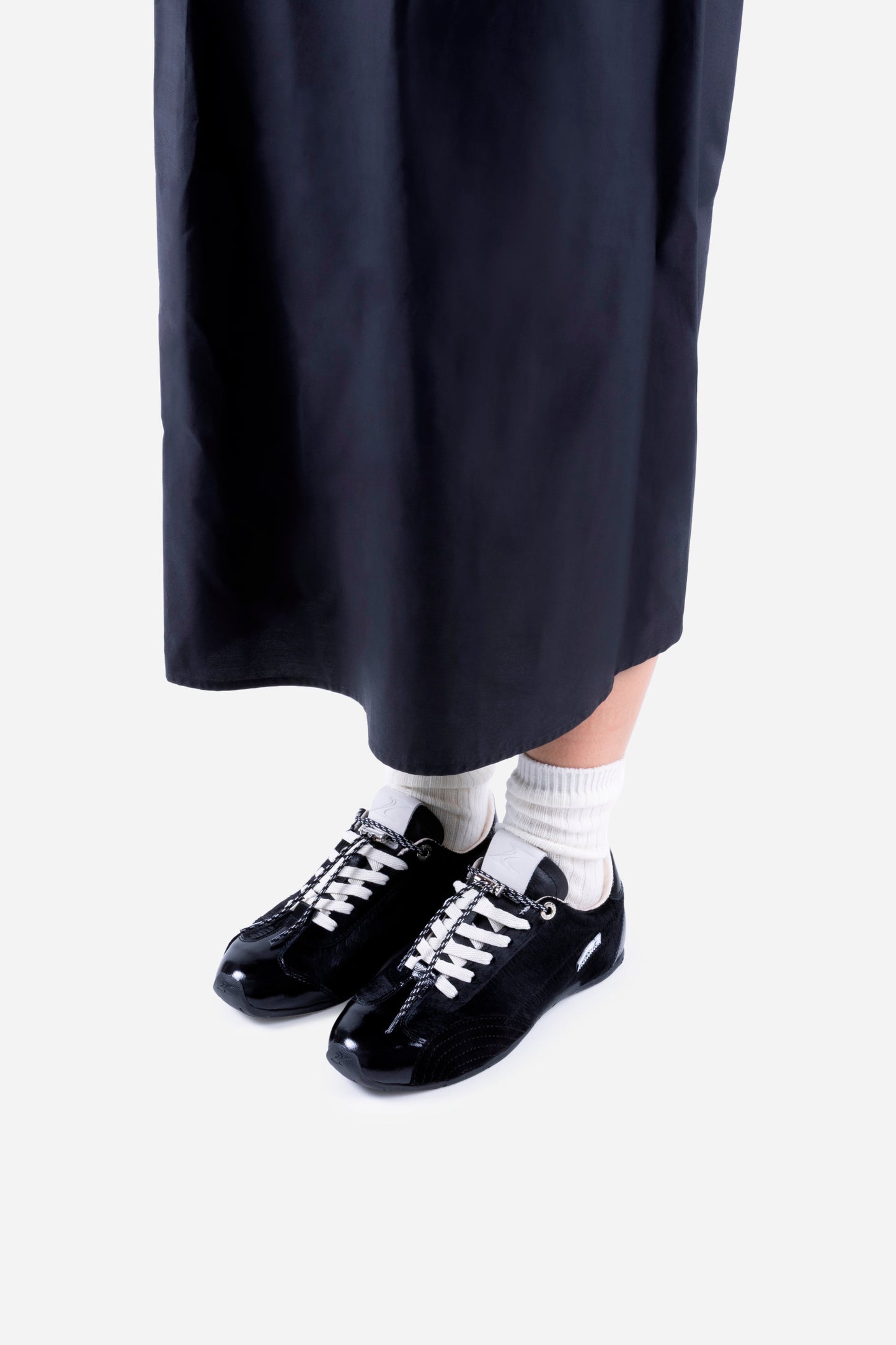 myr-aa | black