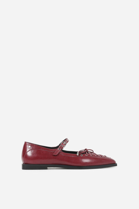 laur-ynn | winter oxblood