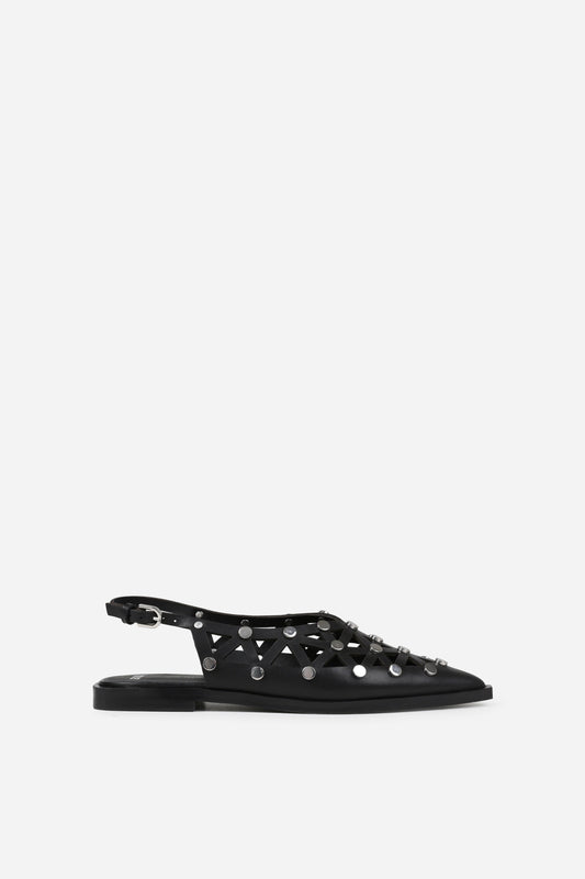 laur-ynn | black