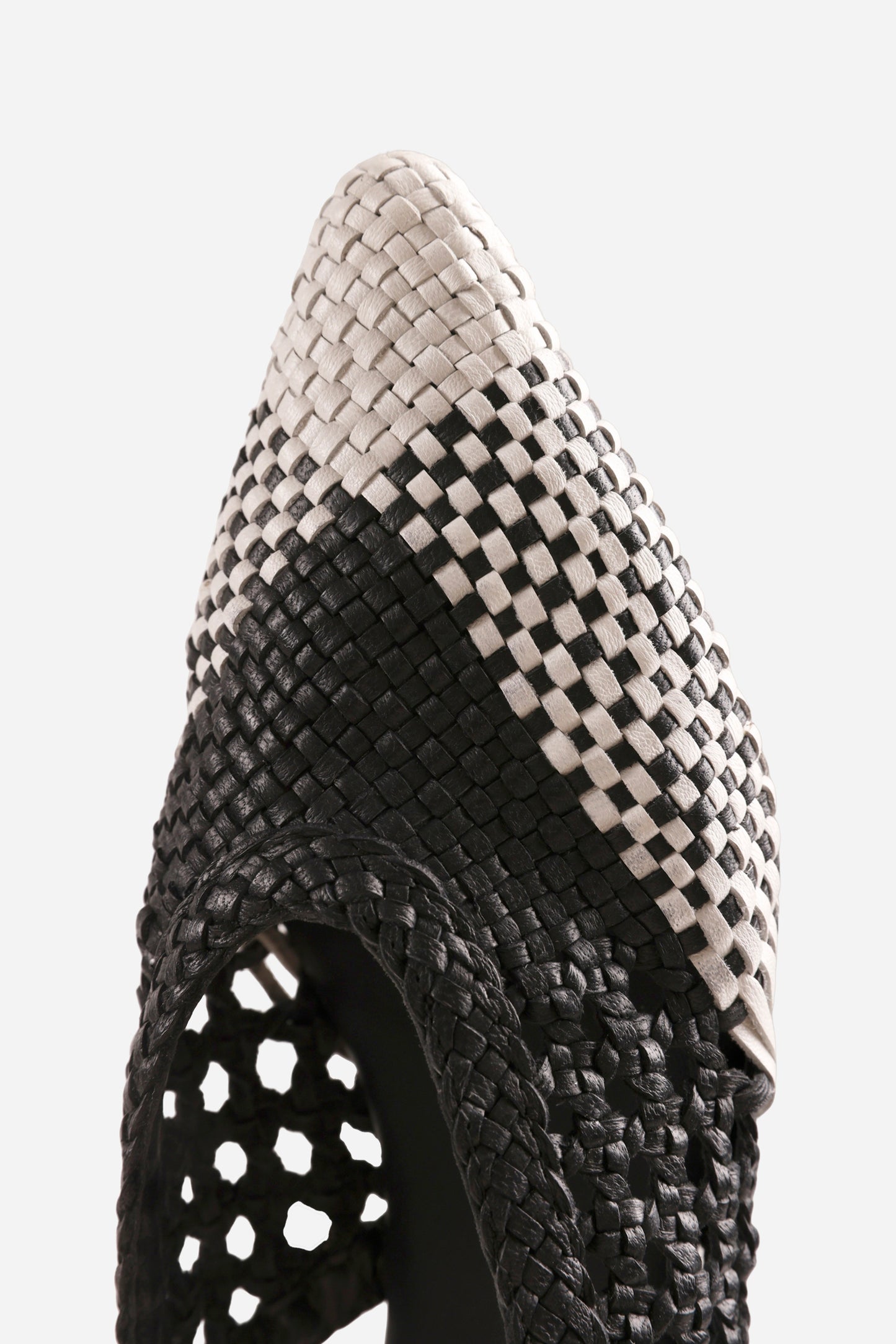 amme-line | black/off white