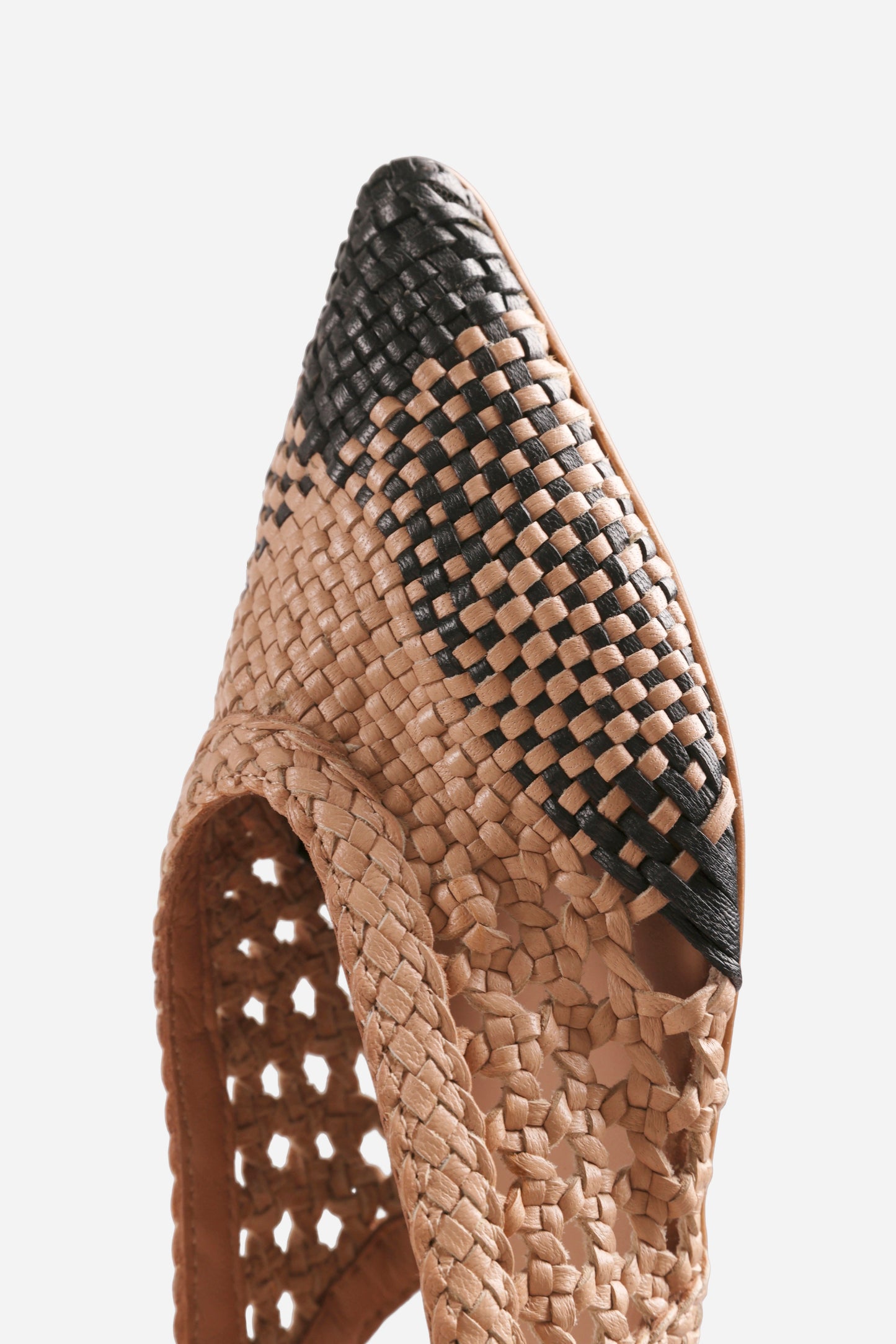 amme-line | mocha mousse/black