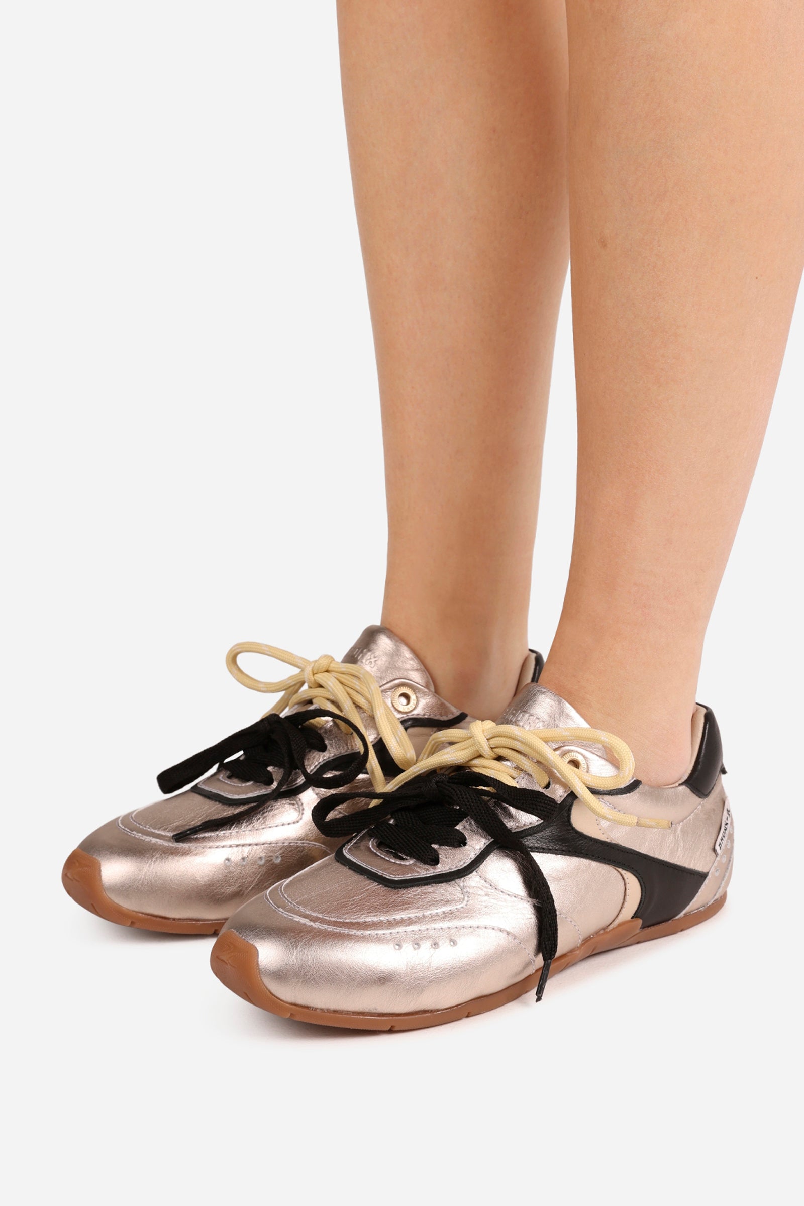 Myr-aa | champagne/black/oatmilk – BRONX