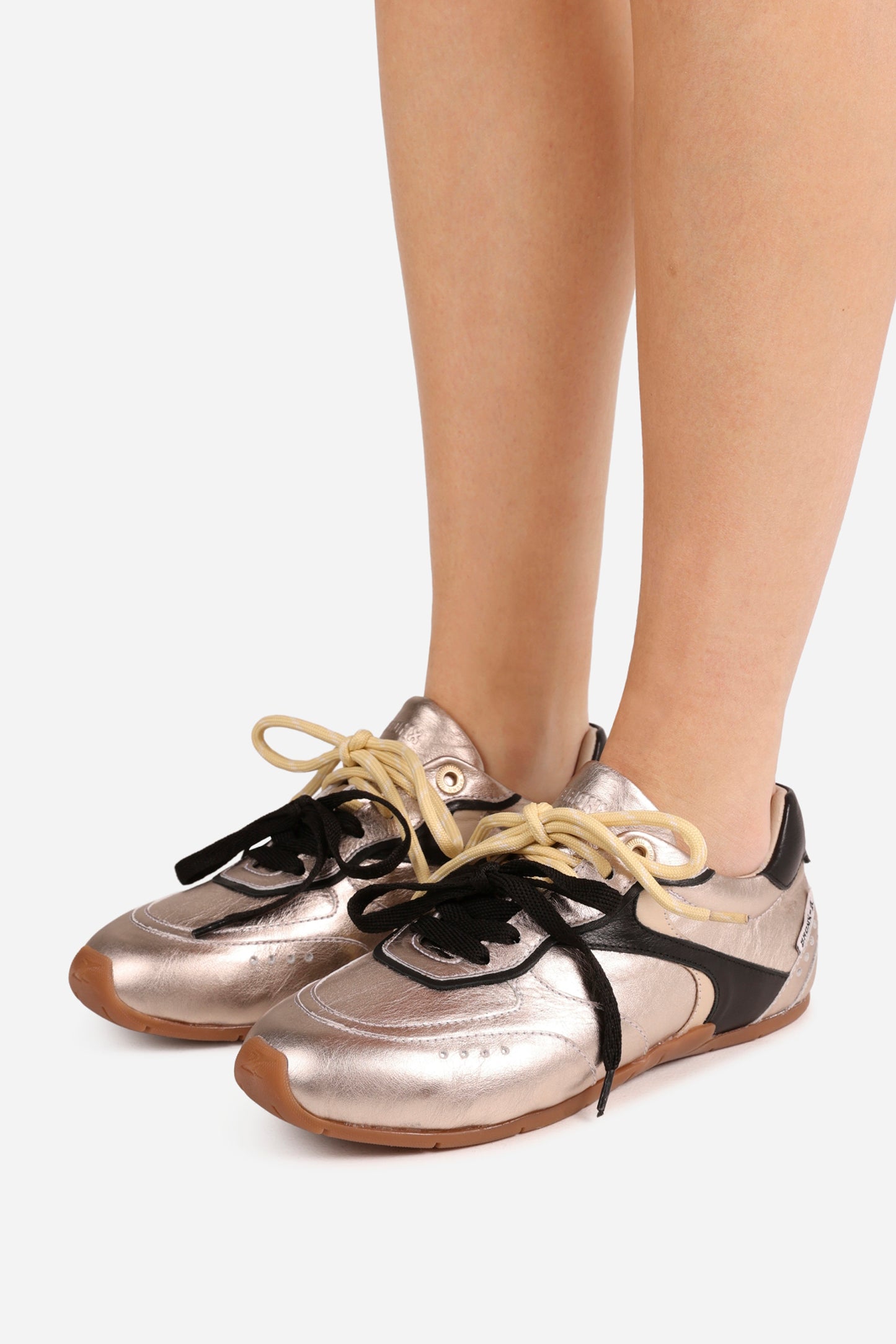 Myr-aa | champagne/black/oatmilk