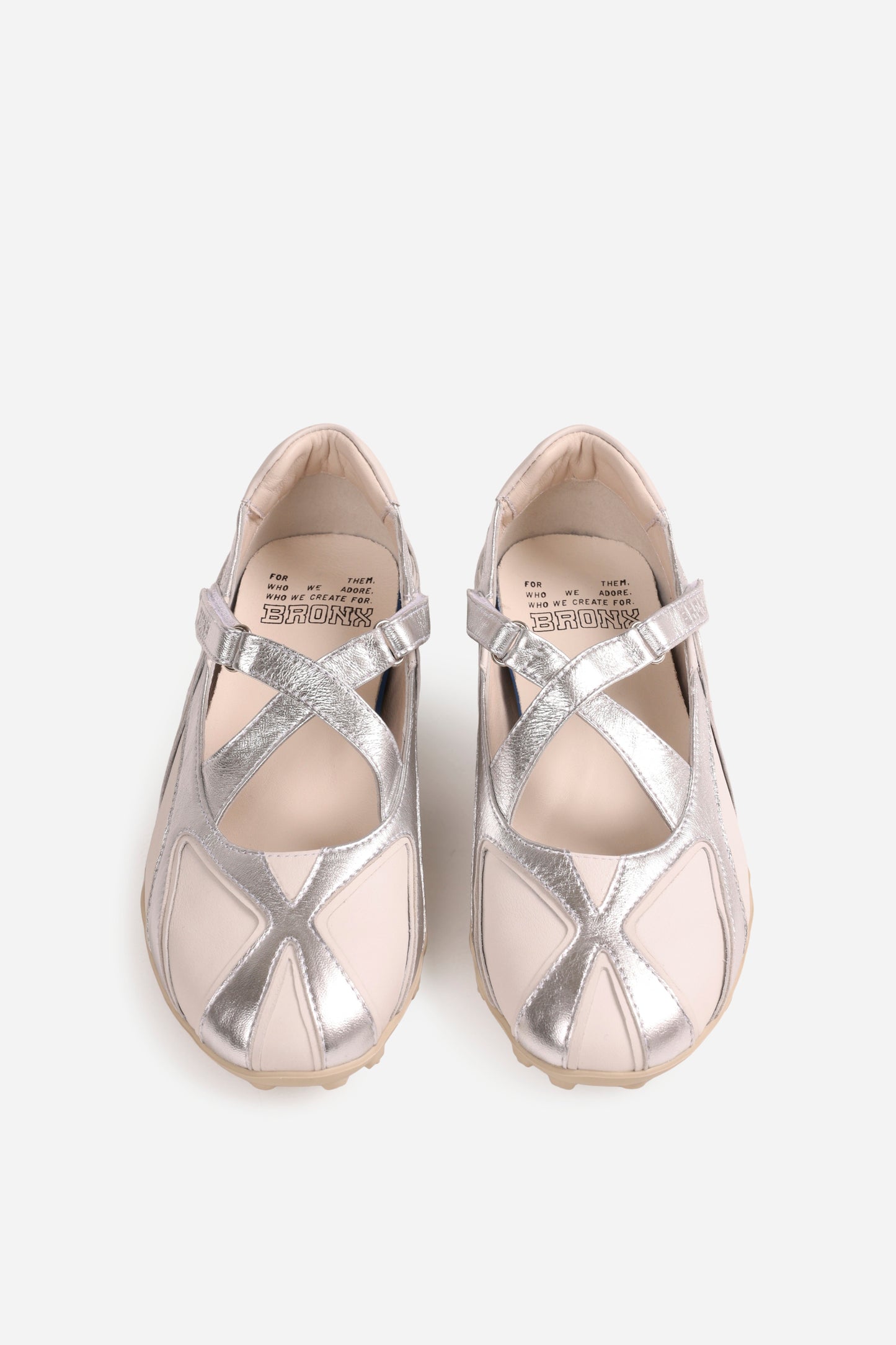 Gravit-yy | silver/off white/oatmilk