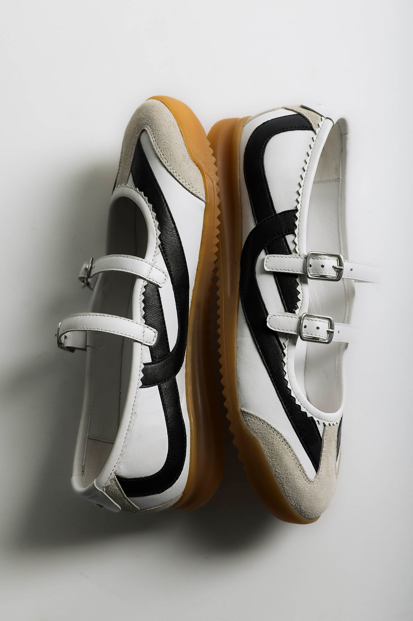 cli-oo | off white/black/gum